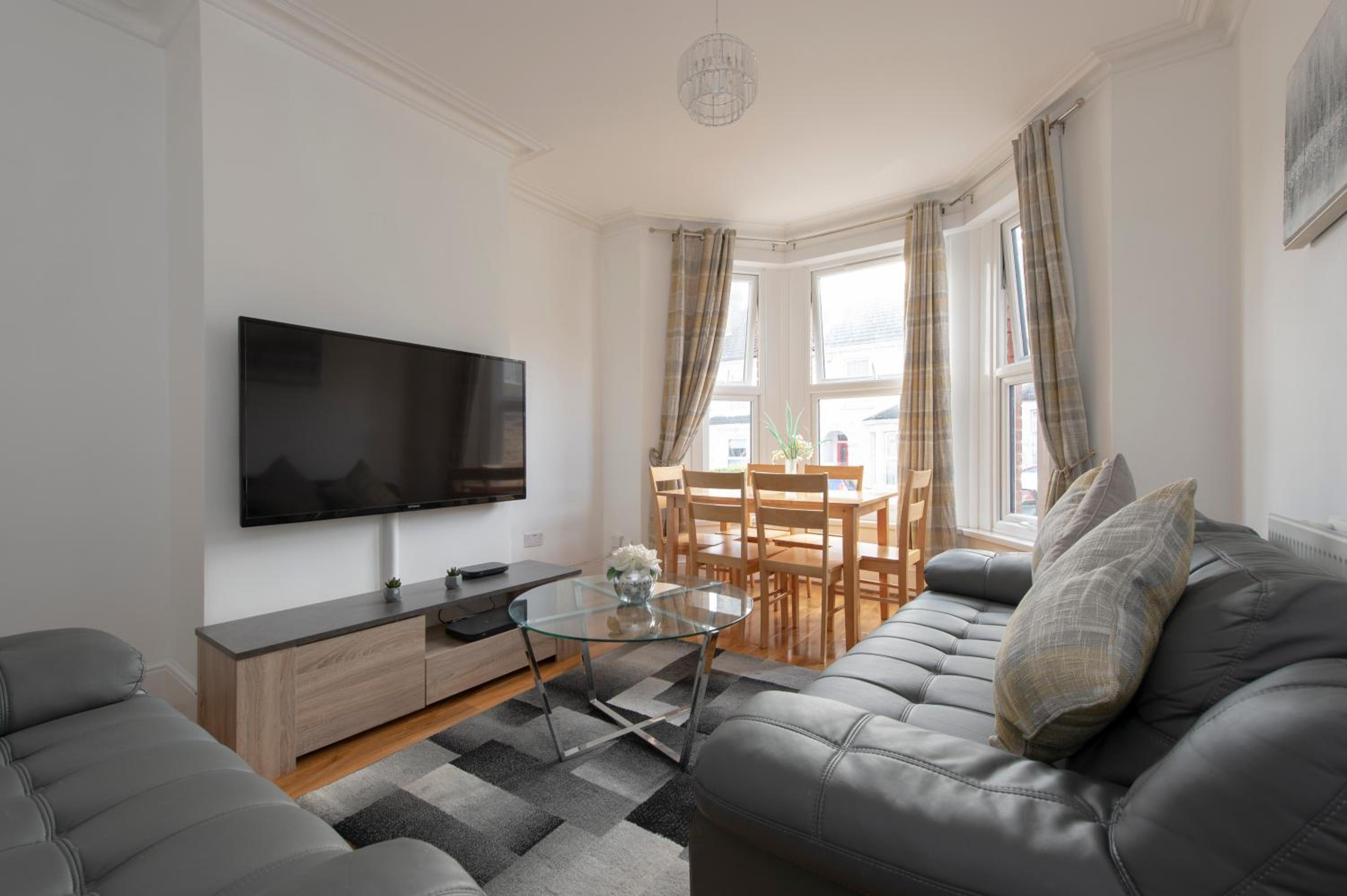 Four-Bedroom House photo 1