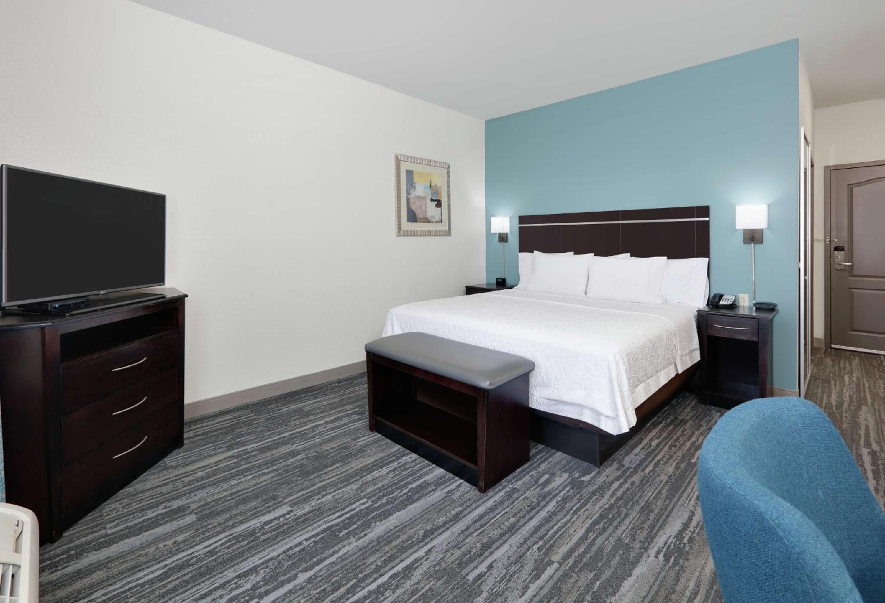 King Room with King Bed - Non-Smoking