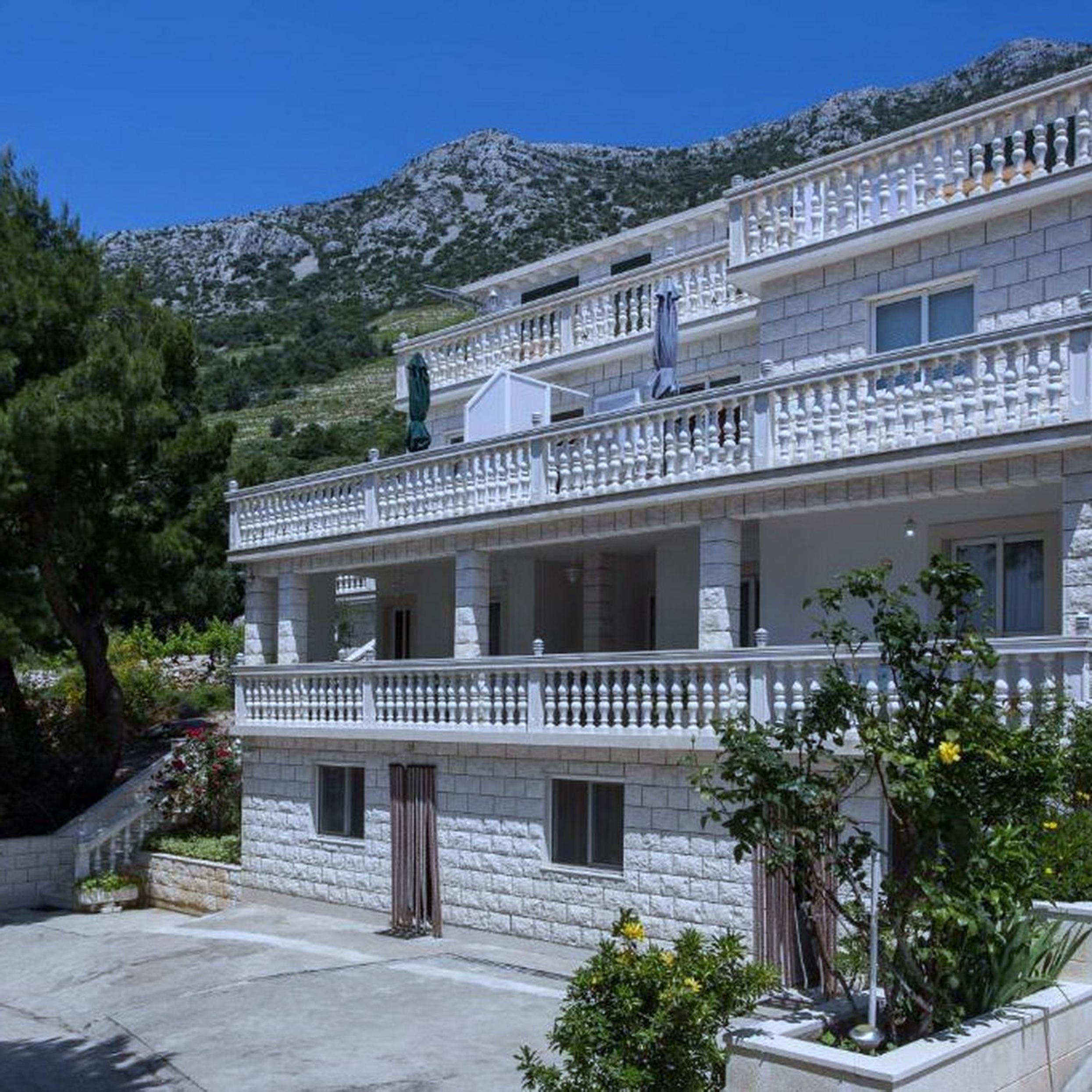 Two Bedroom Apartment with Terrace - Photo 12
