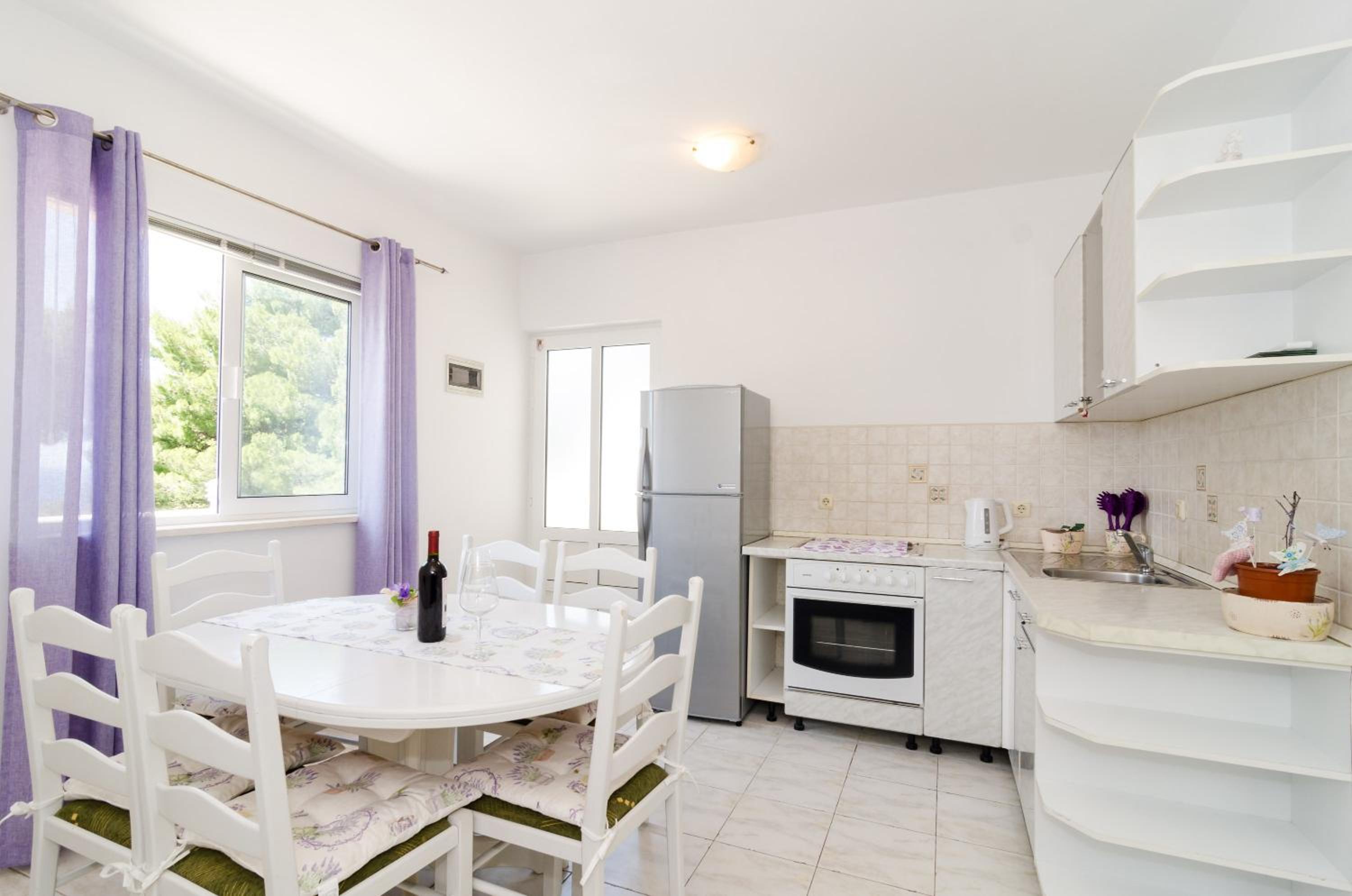 Comfort Two-Bedroom Apartment with Balcony - Photo 11