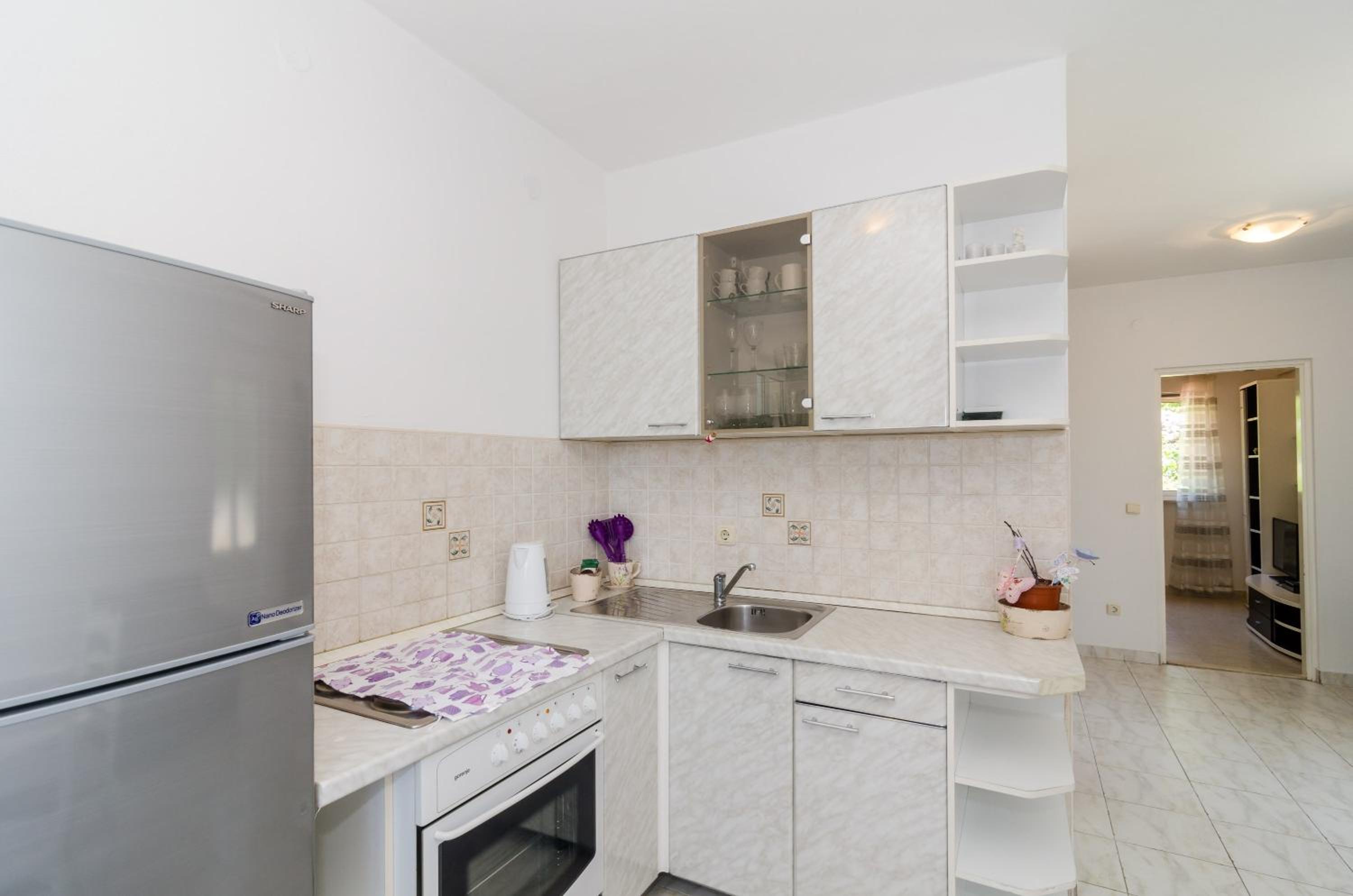 Comfort Two-Bedroom Apartment with Balcony - Photo 7