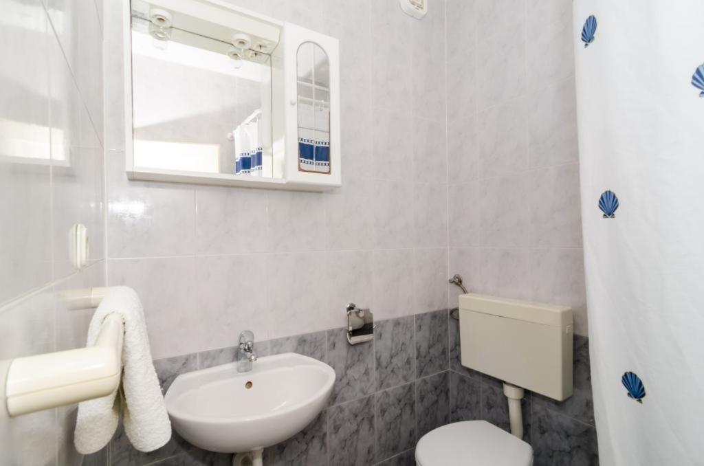 Standard One-Bedroom Apartment with Balcony and Sea View - Photo 11