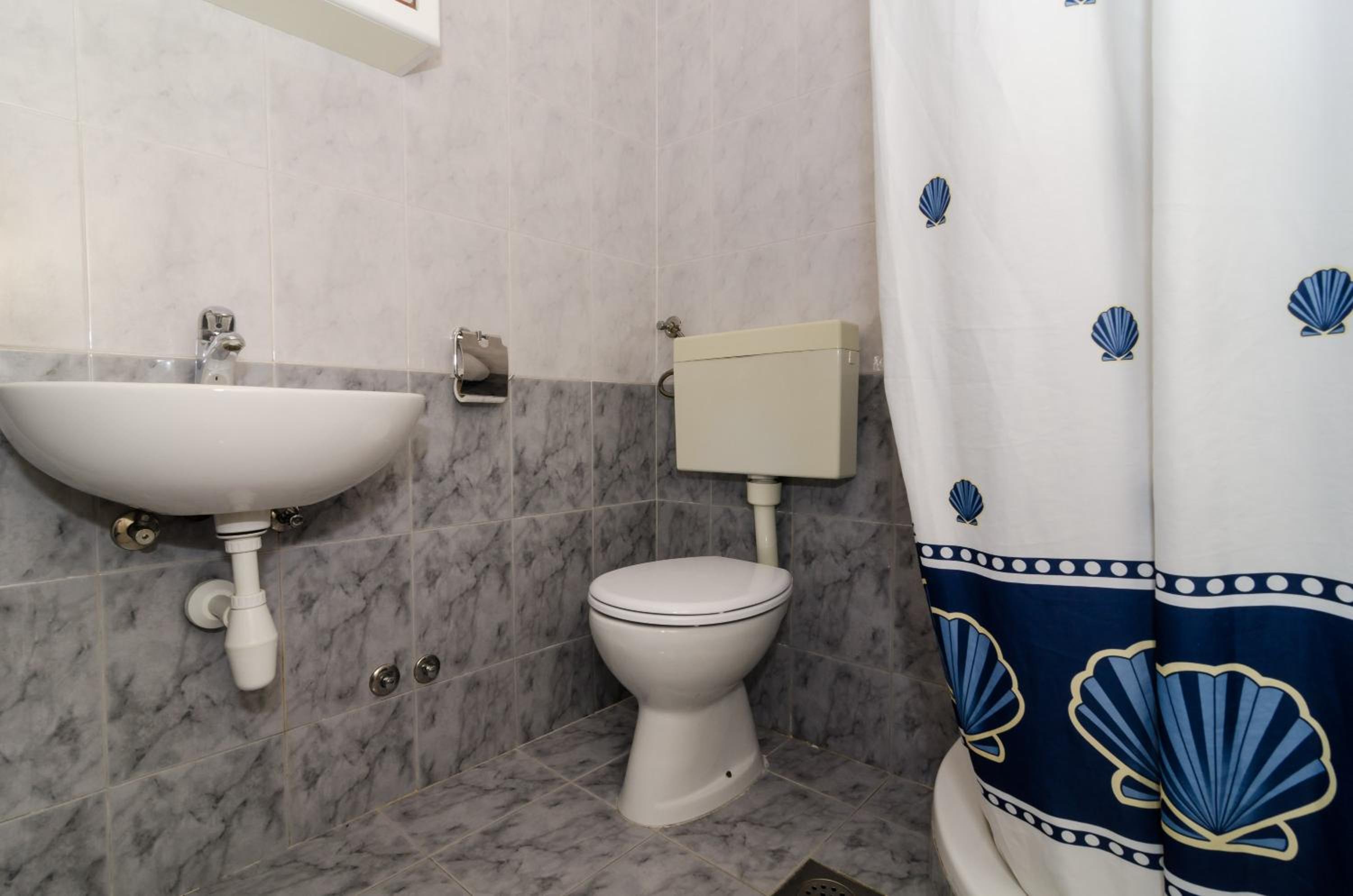 Standard One-Bedroom Apartment with Balcony and Sea View - Photo 16
