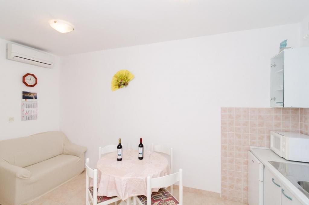 Standard One-Bedroom Apartment with Balcony and Sea View - Photo 13