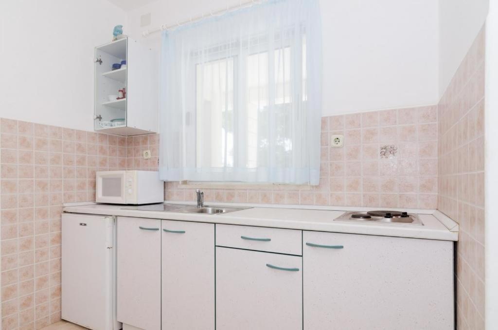Standard One-Bedroom Apartment with Balcony and Sea View - Photo 12