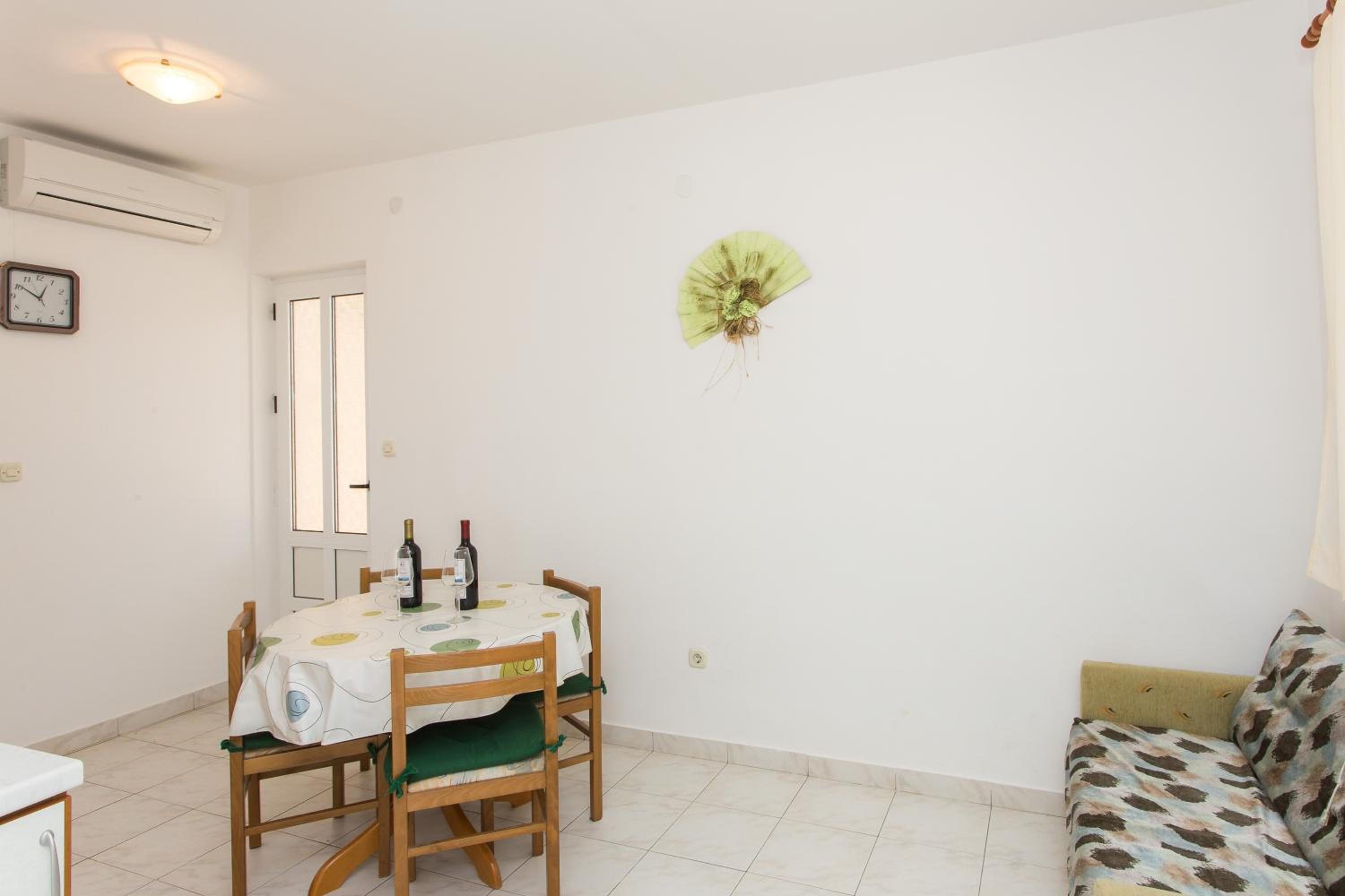 Comfort One-Bedroom Apartment with Balcony and Sea View - Photo 4
