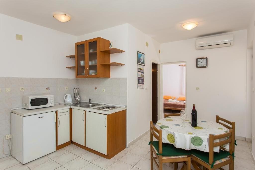 Comfort One-Bedroom Apartment with Balcony and Sea View - Photo 3