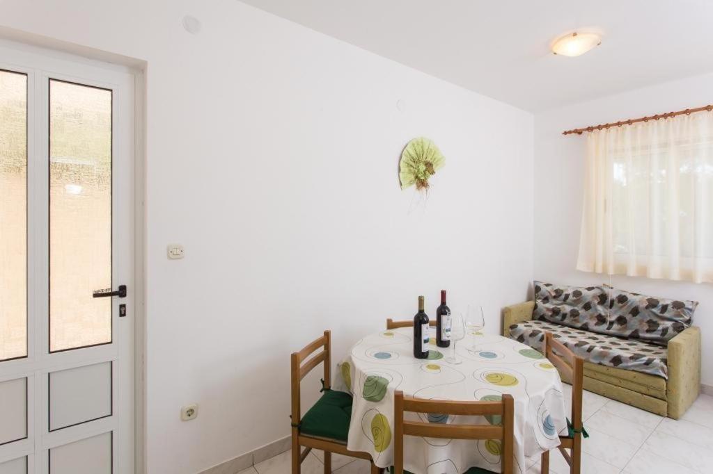 Comfort One-Bedroom Apartment with Balcony and Sea View - Photo 7