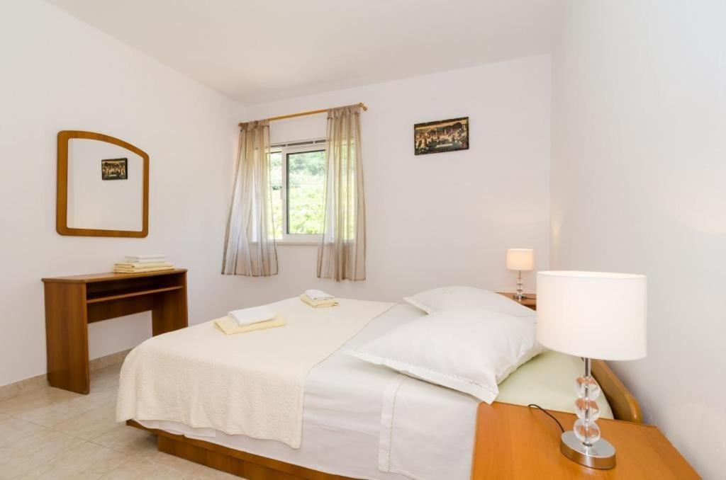 Comfort Two-Bedroom Apartment with Balcony - Photo 8