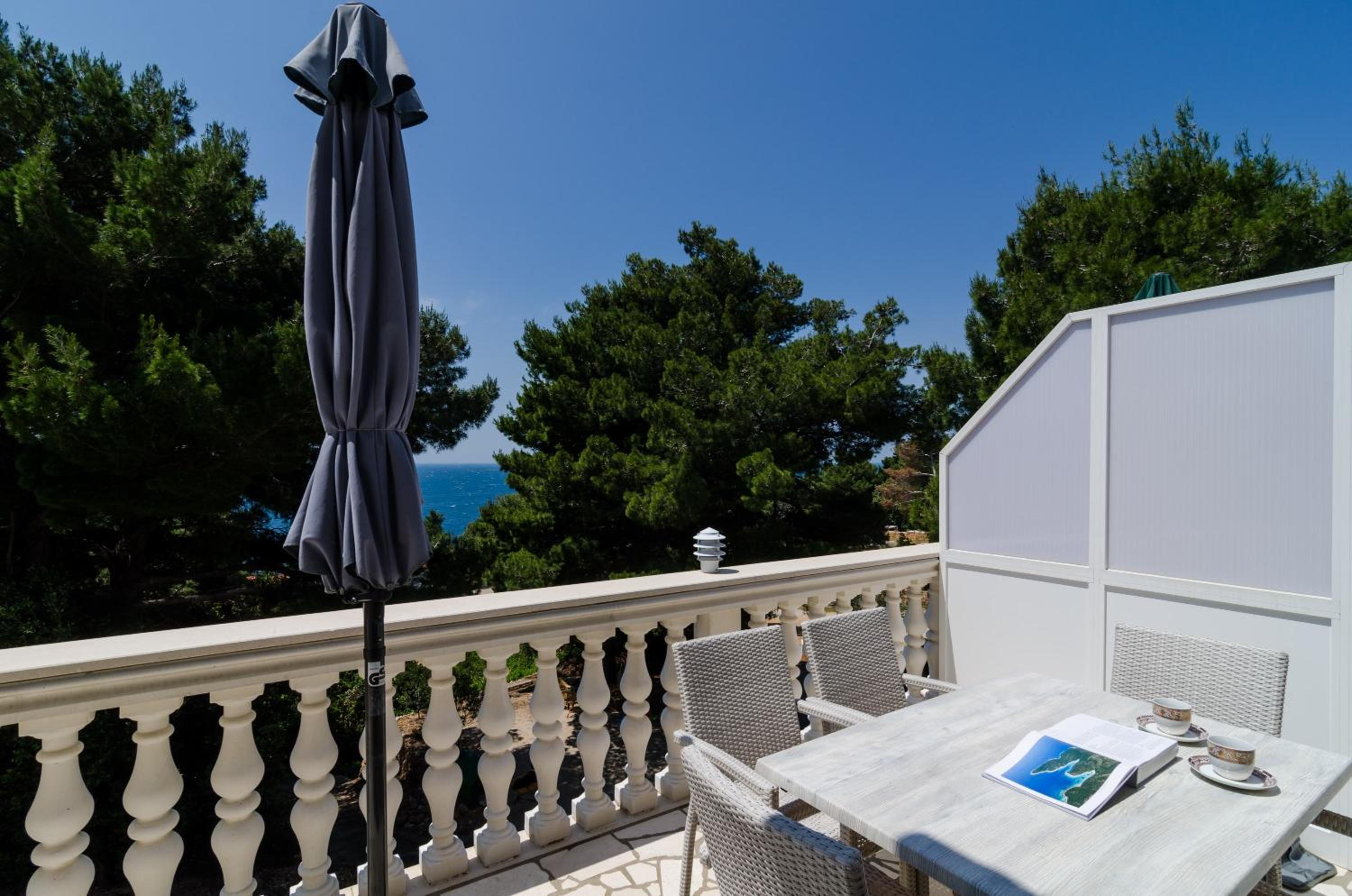 Comfort Two-Bedroom Apartment with Balcony - Photo 6