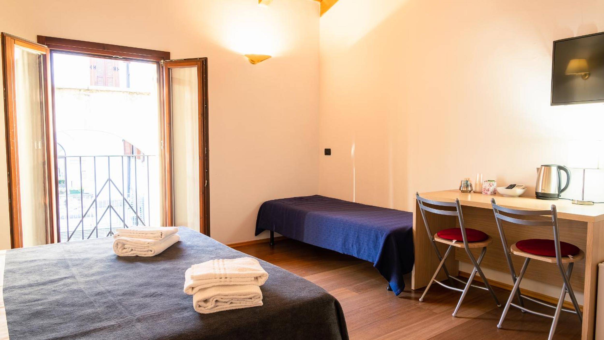 Triple Room - Photo 31