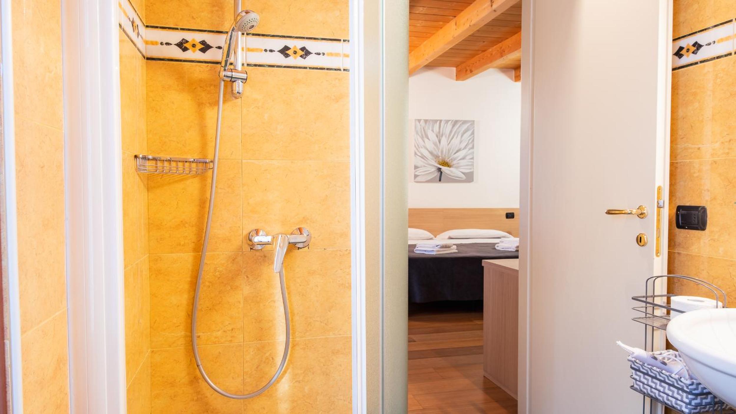 Double Room - Photo 21