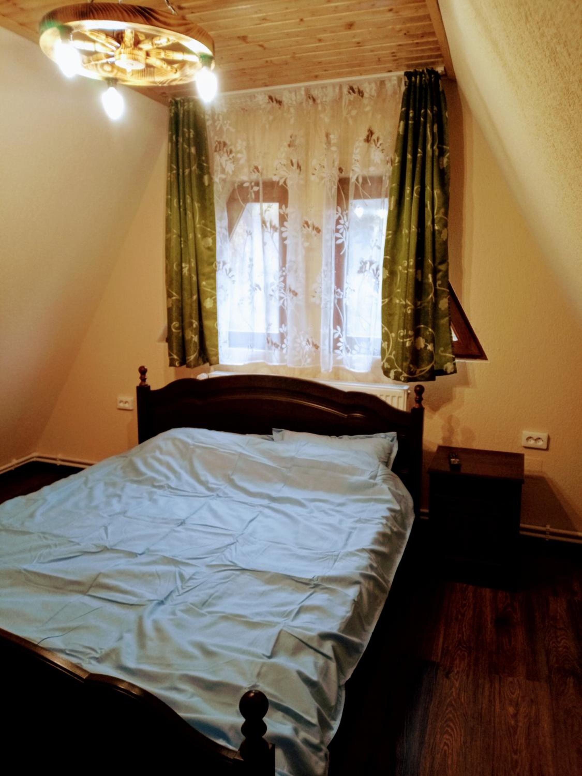 Six-Bedroom House photo 1