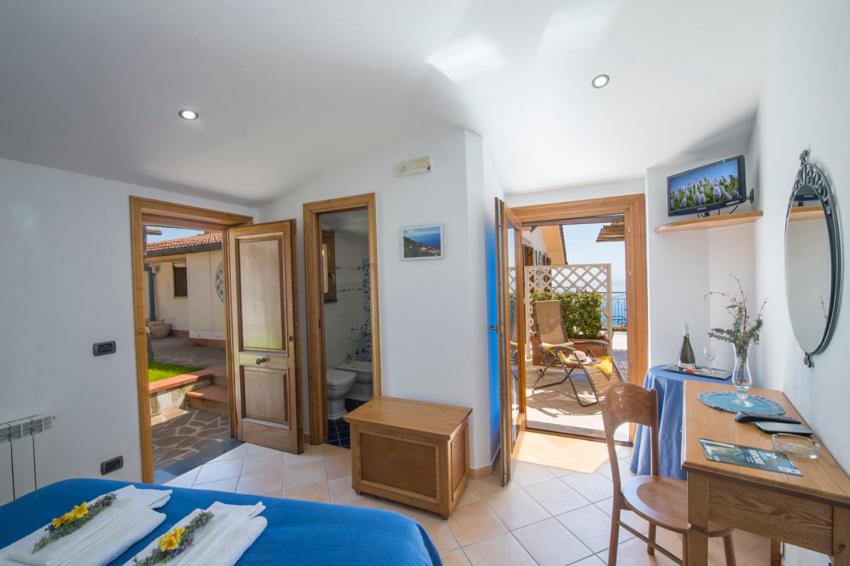 Double Room with Sea View photo 2