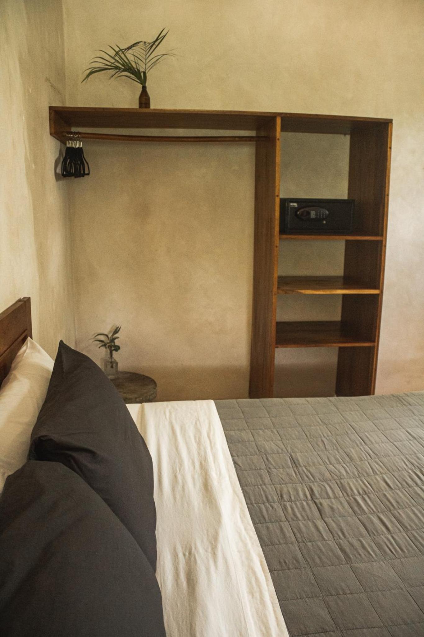 Double Room with Balcony - Photo 10