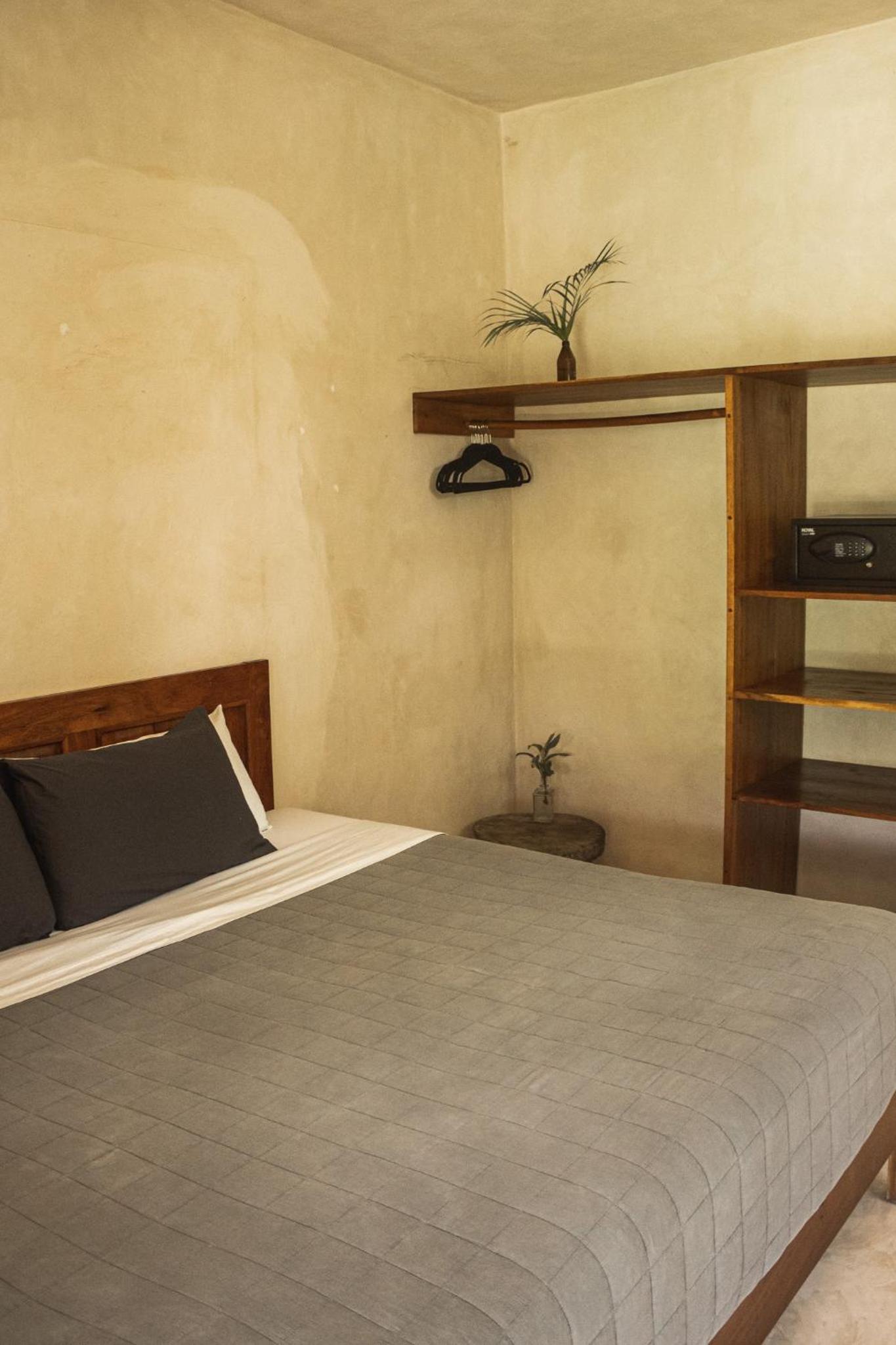 Double Room with Balcony - Photo 12