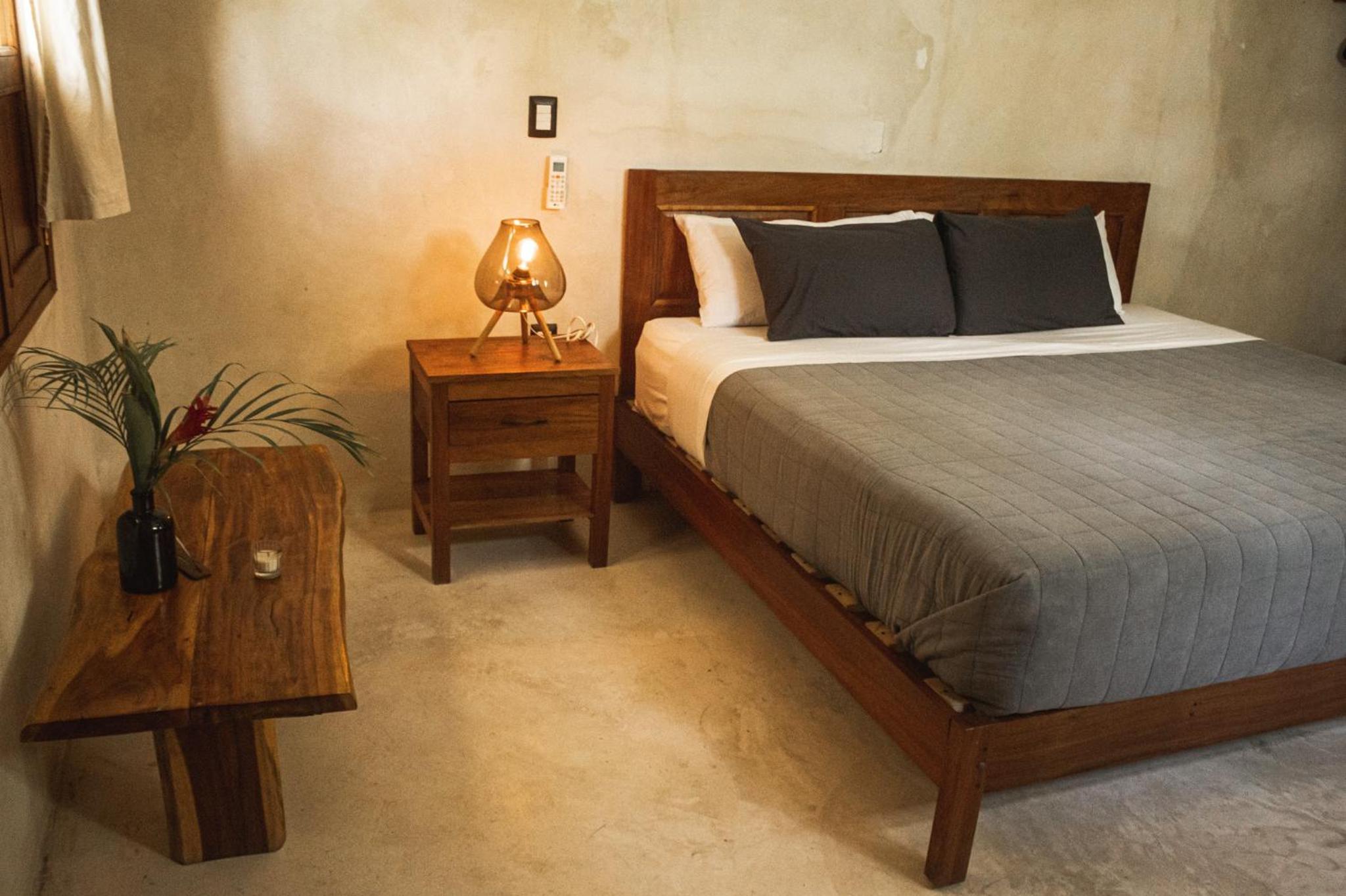 Double Room with Balcony - Photo 11