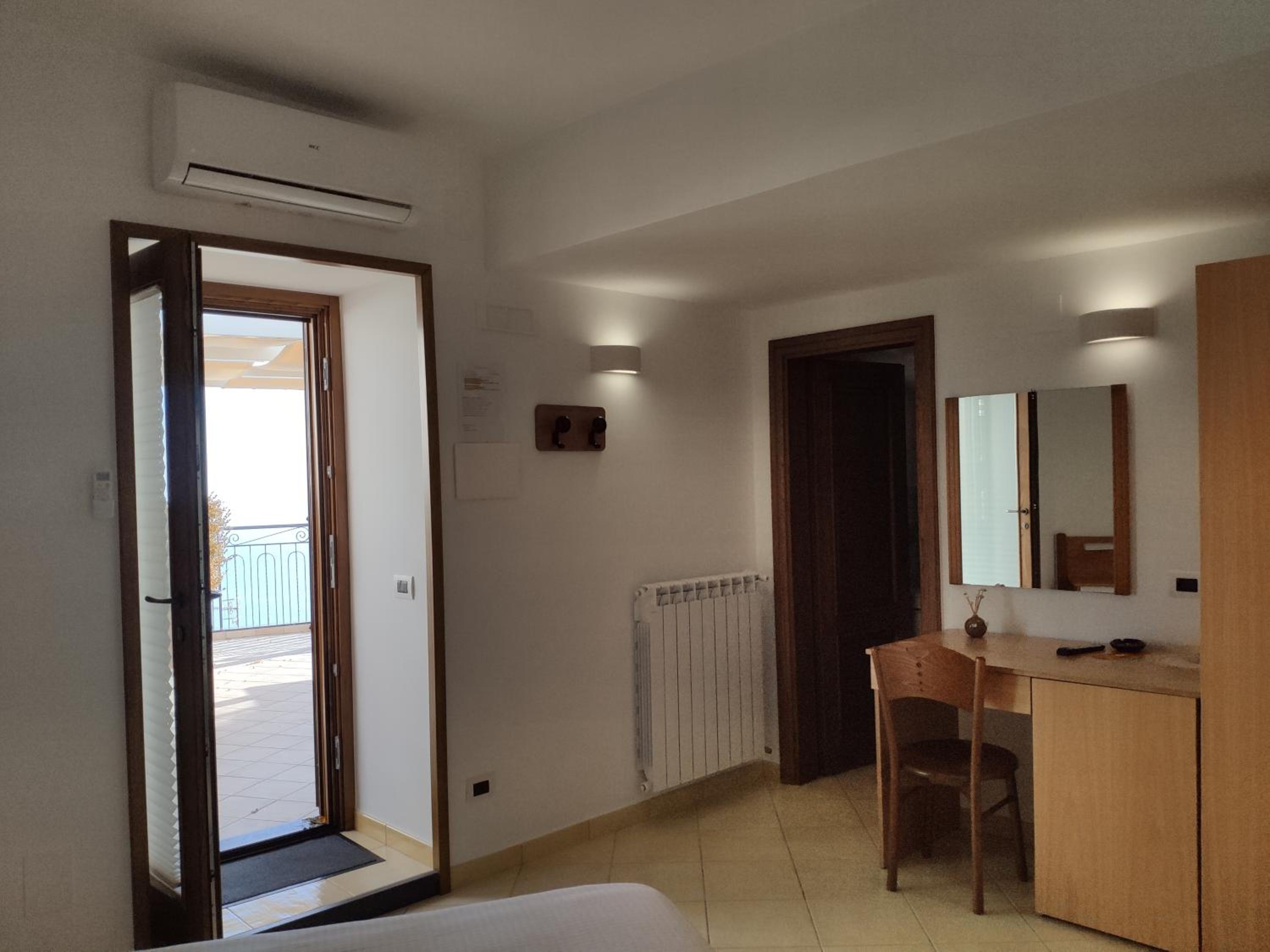 Double Room with Sea View photo 3