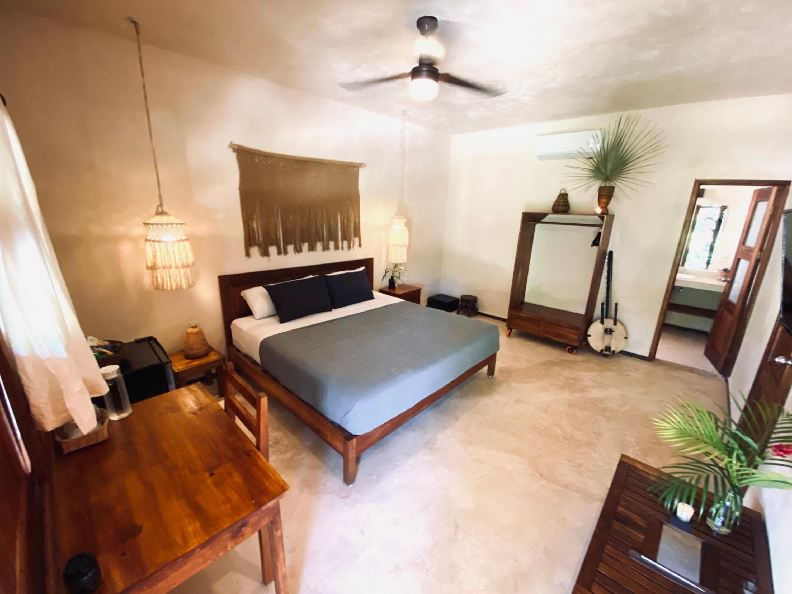 Deluxe Room - Photo 11