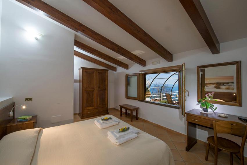Double Room with Sea View - Photo 2