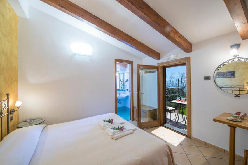 Double Room with Sea View - Photo 6