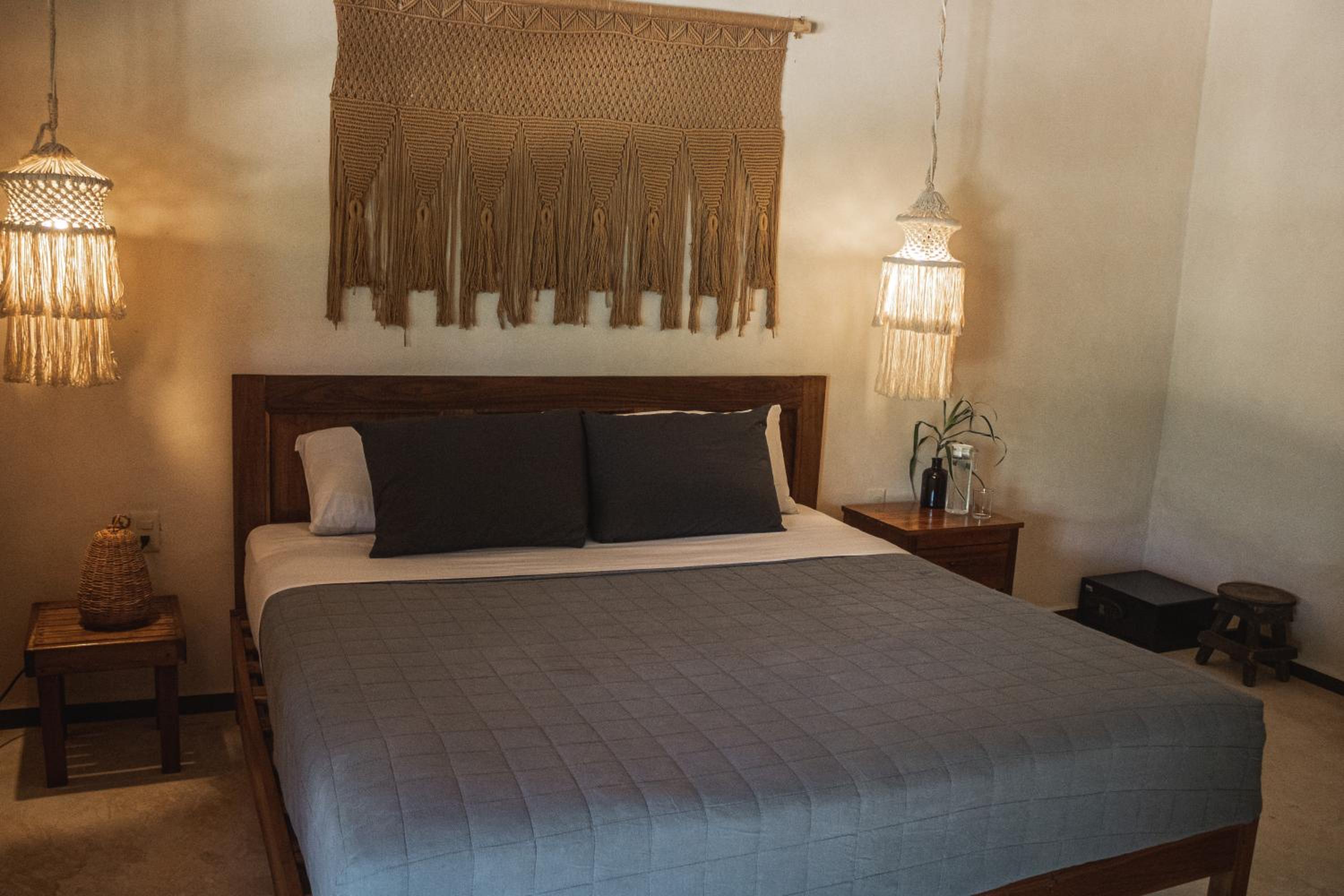 Deluxe Room - Photo 17