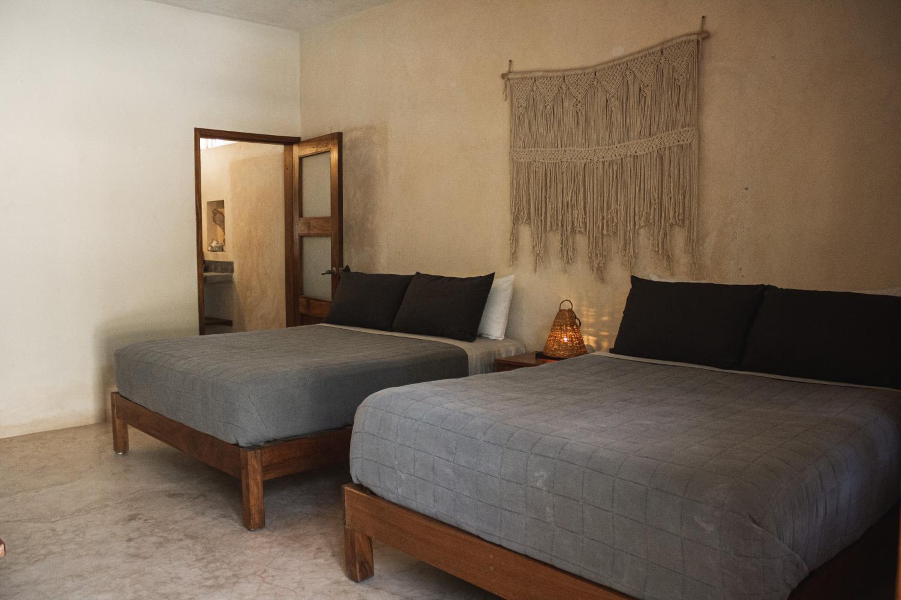 Double Room with Two Double Beds - Photo 11