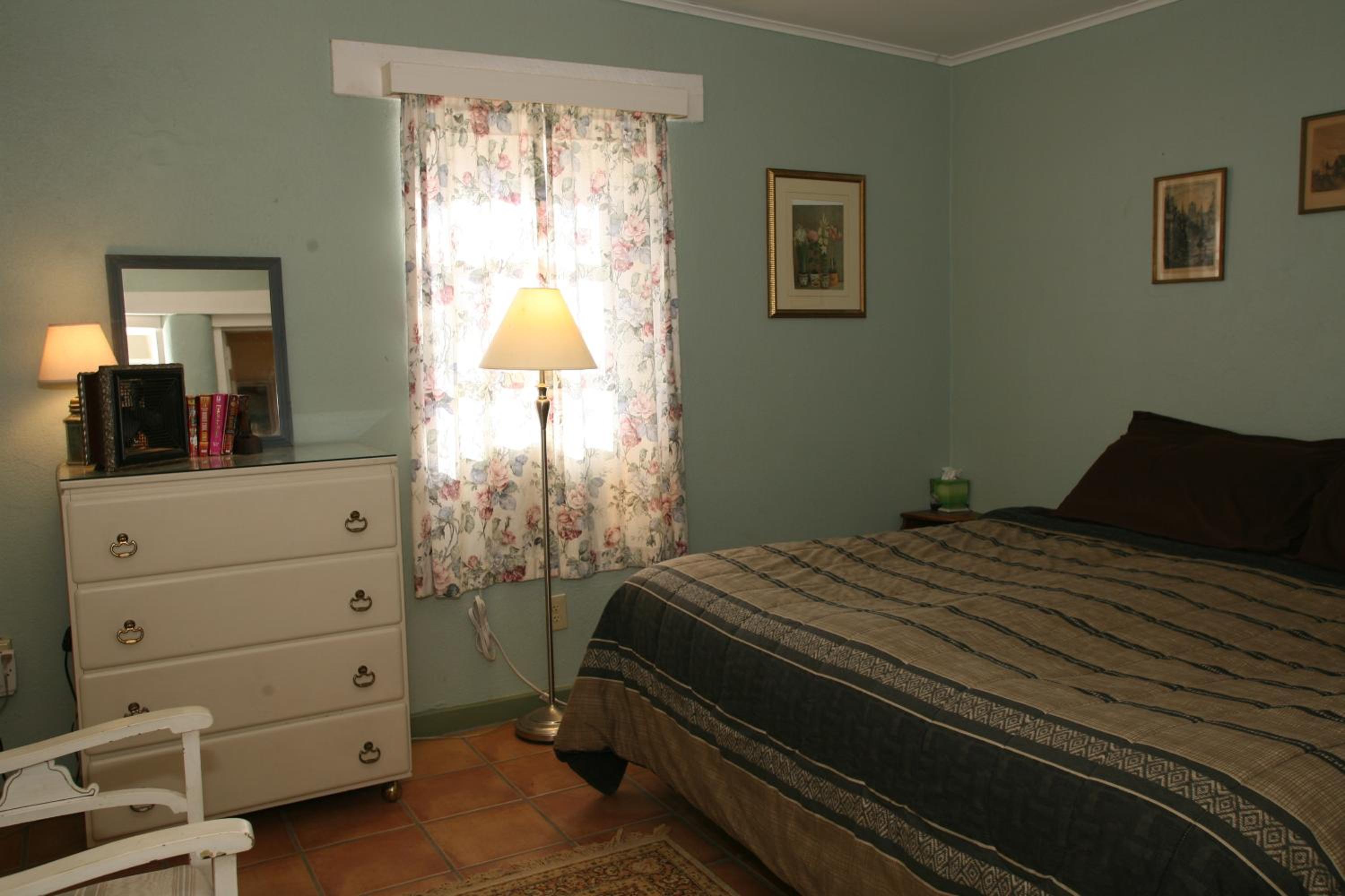 One-Bedroom House photo 1