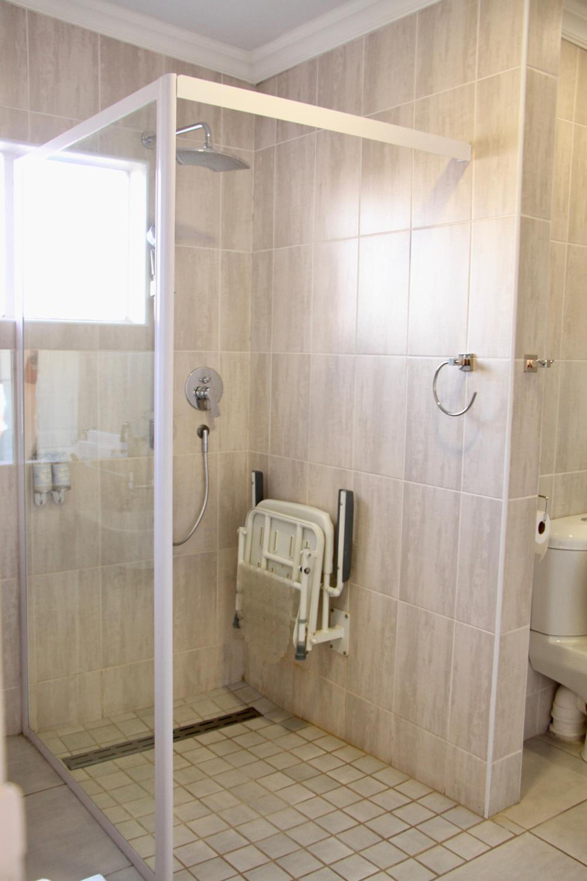 King Room - Disability Access photo 3