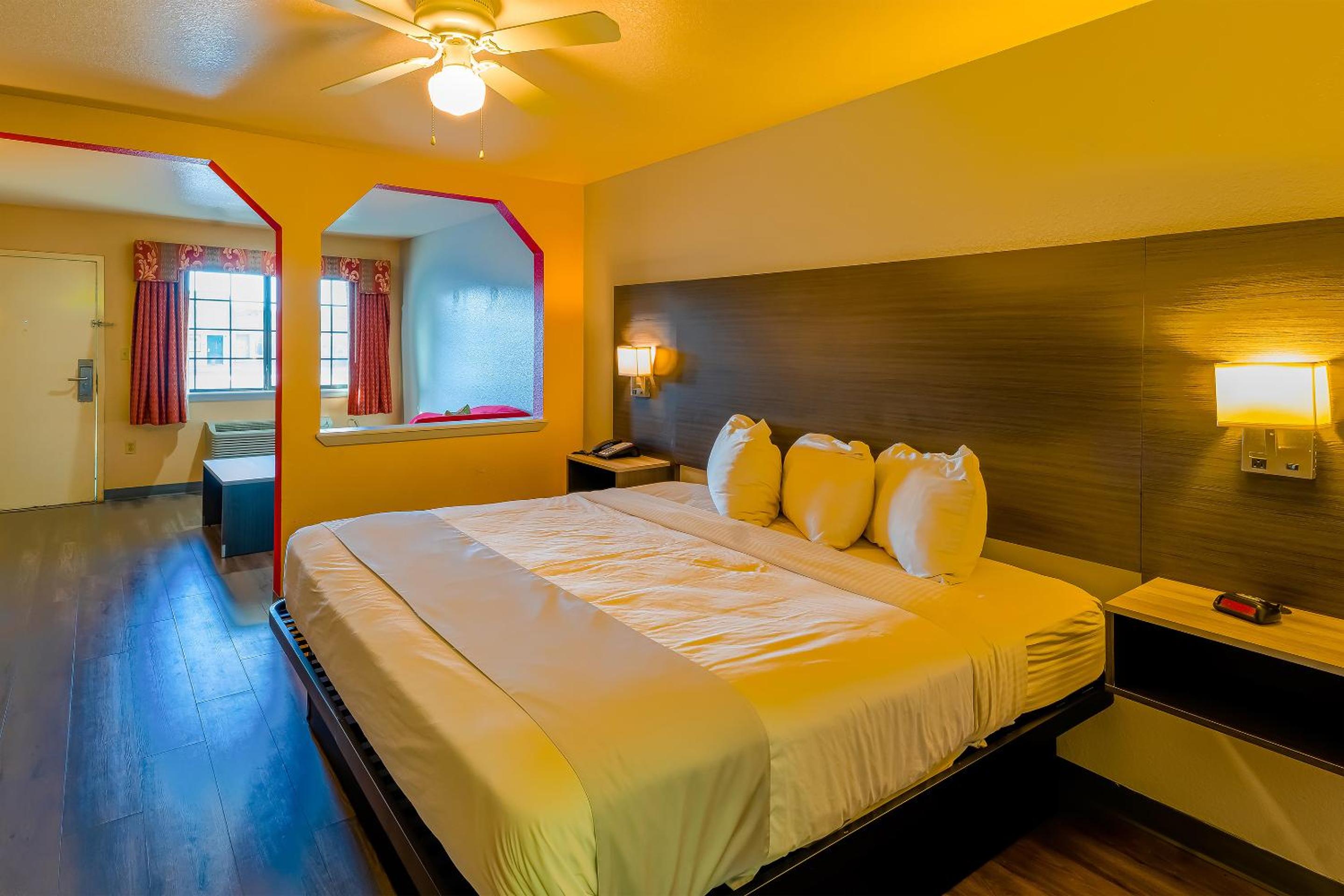 Premium King Bed photo 2