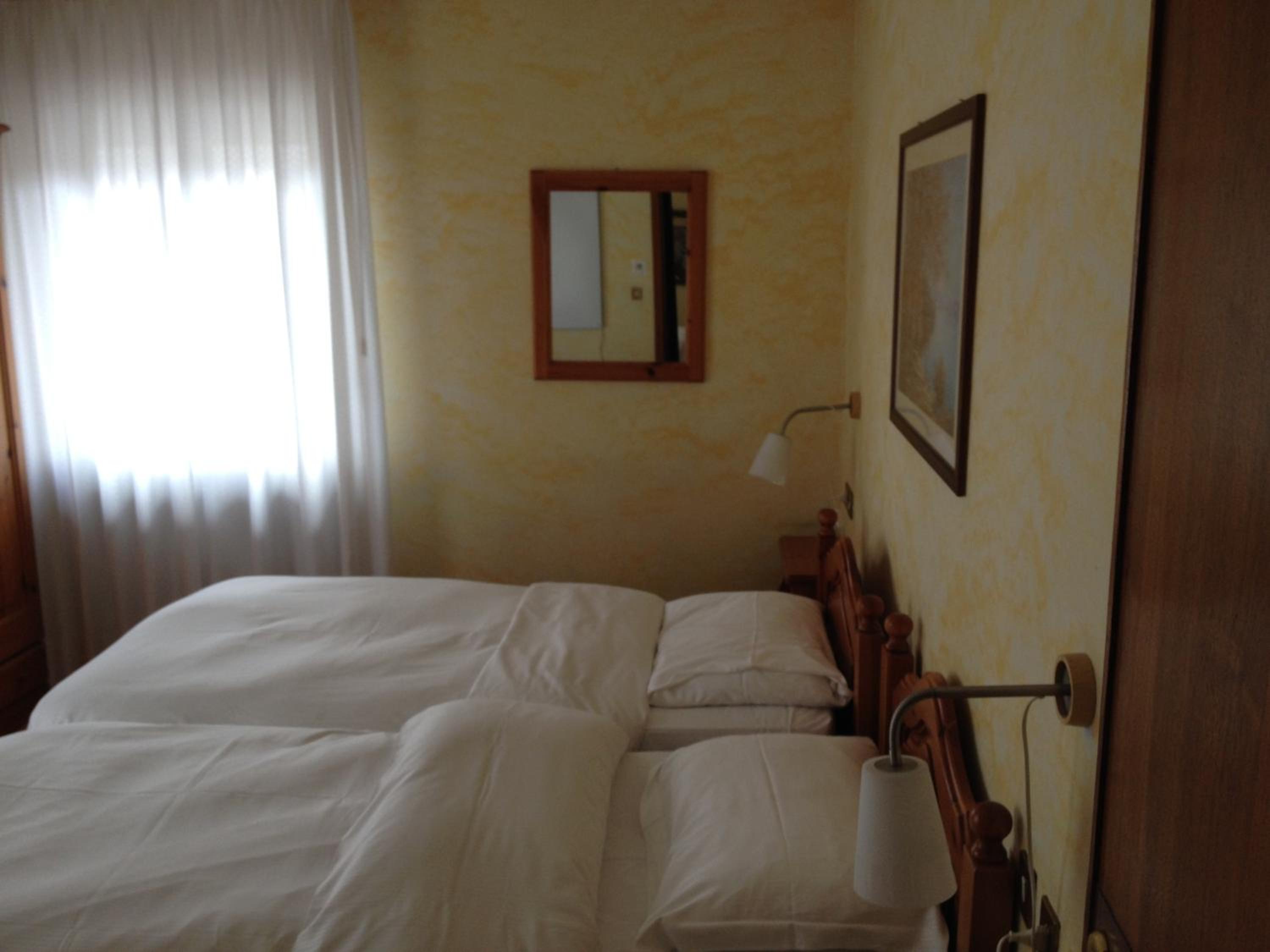 Twin Room - Photo 5