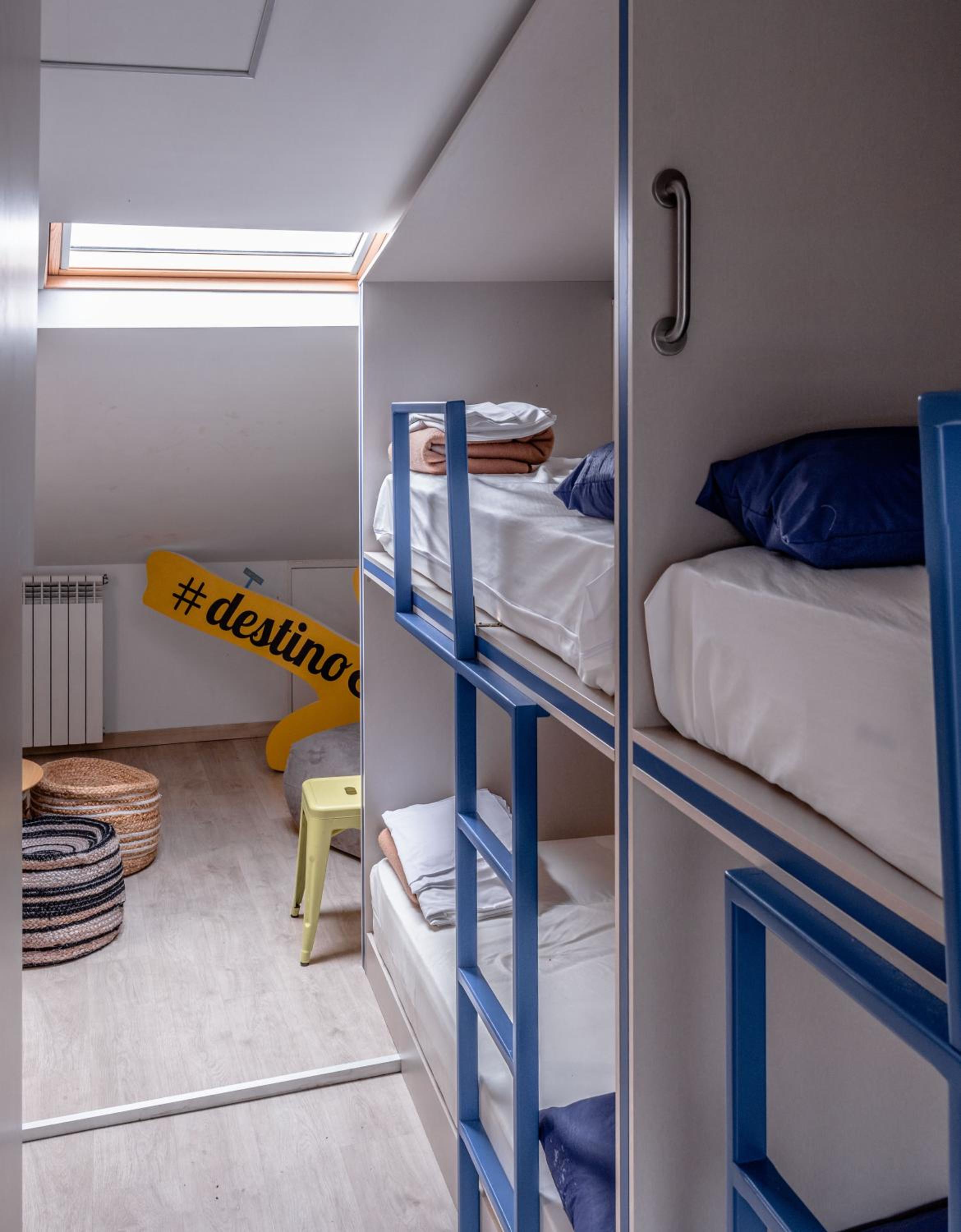 Bunk Bed in 13-Bed Mixed Dormitory Room photo 3