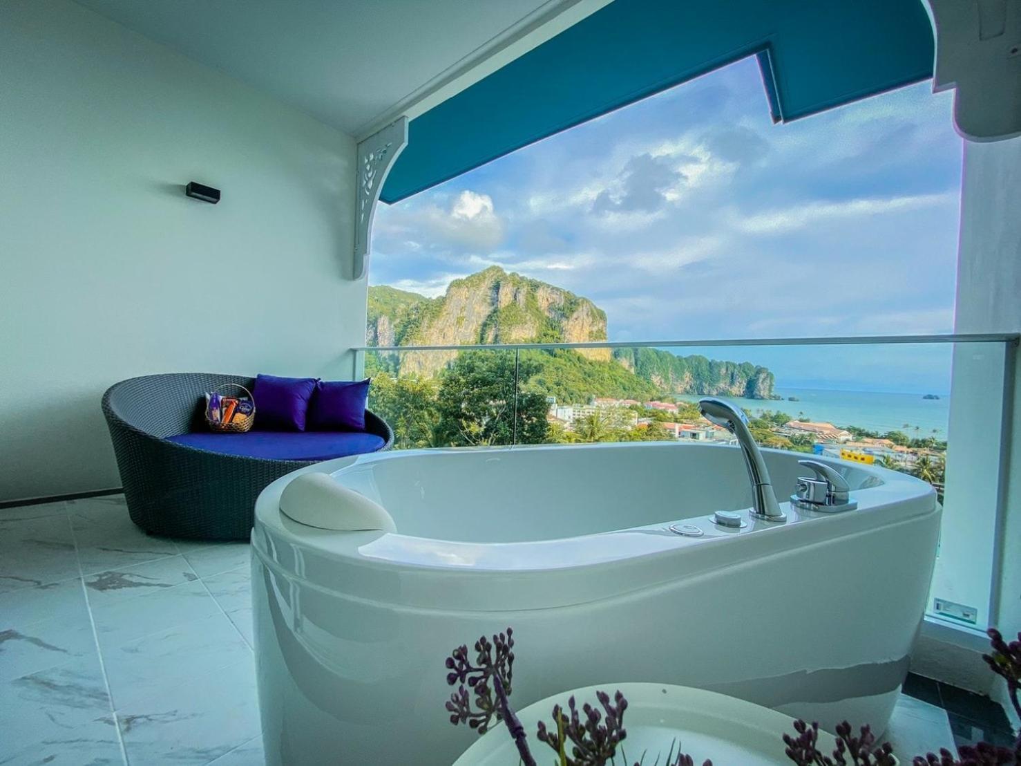 Executive Ocean Jacuzzi Room - Photo 10