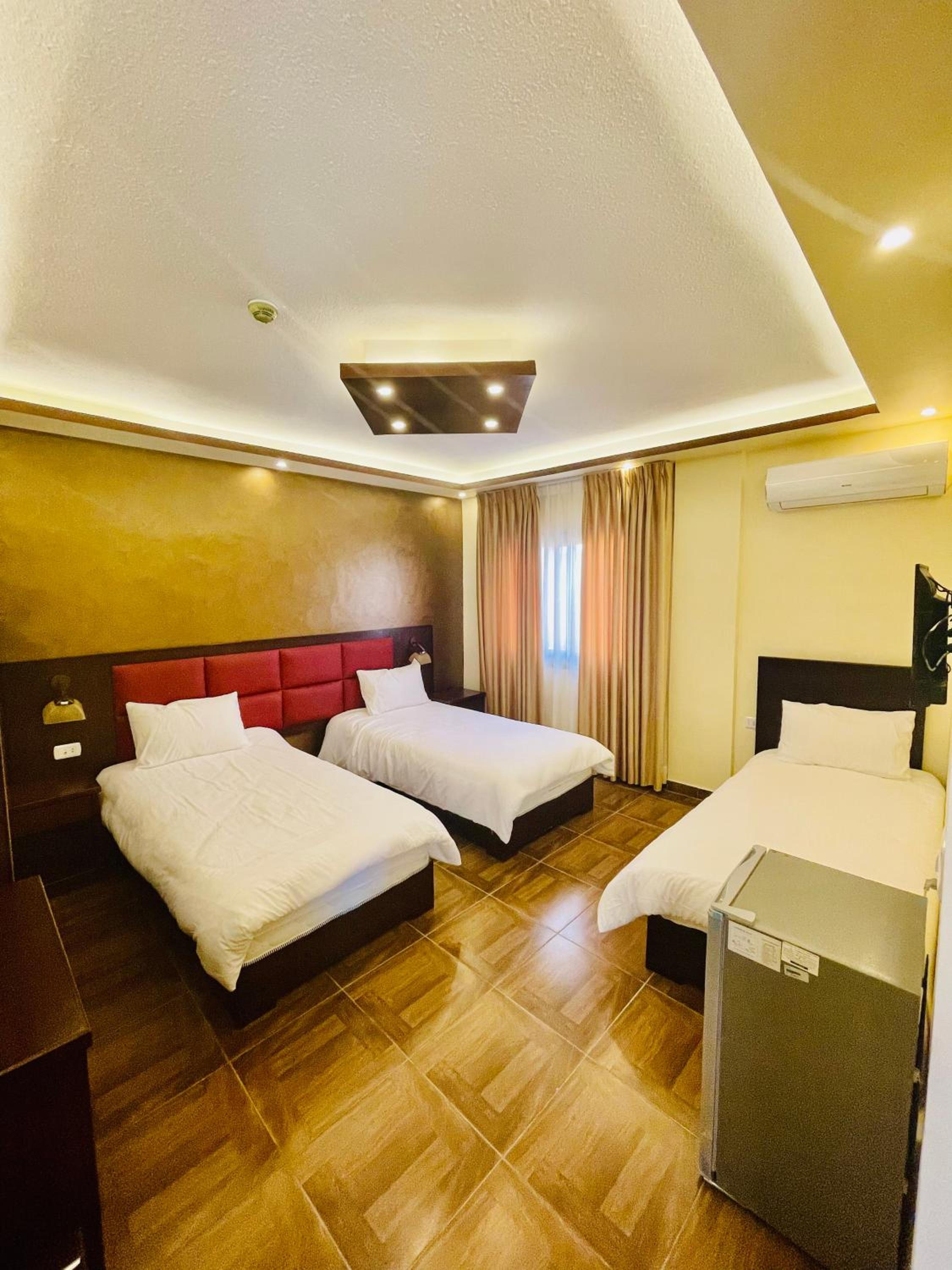 Deluxe Triple Room photo 2