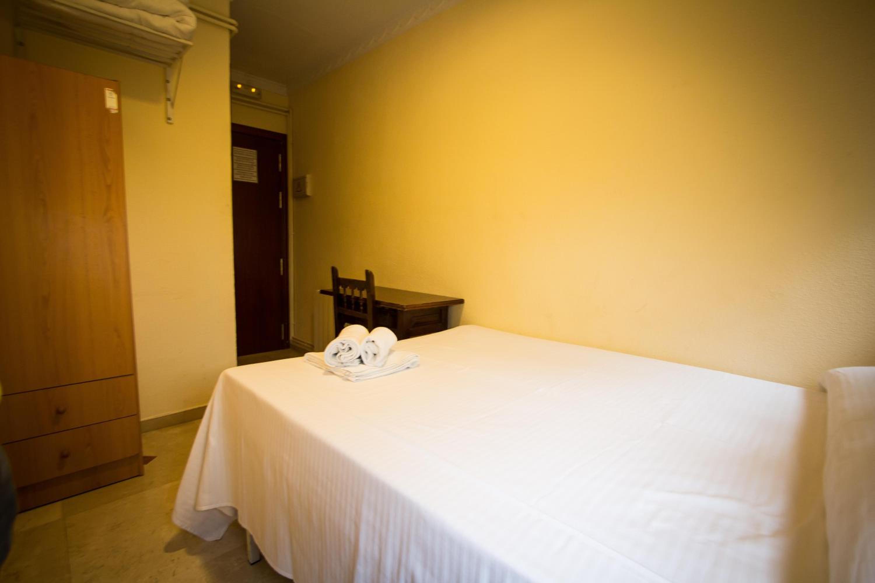 Double Room - Photo 11