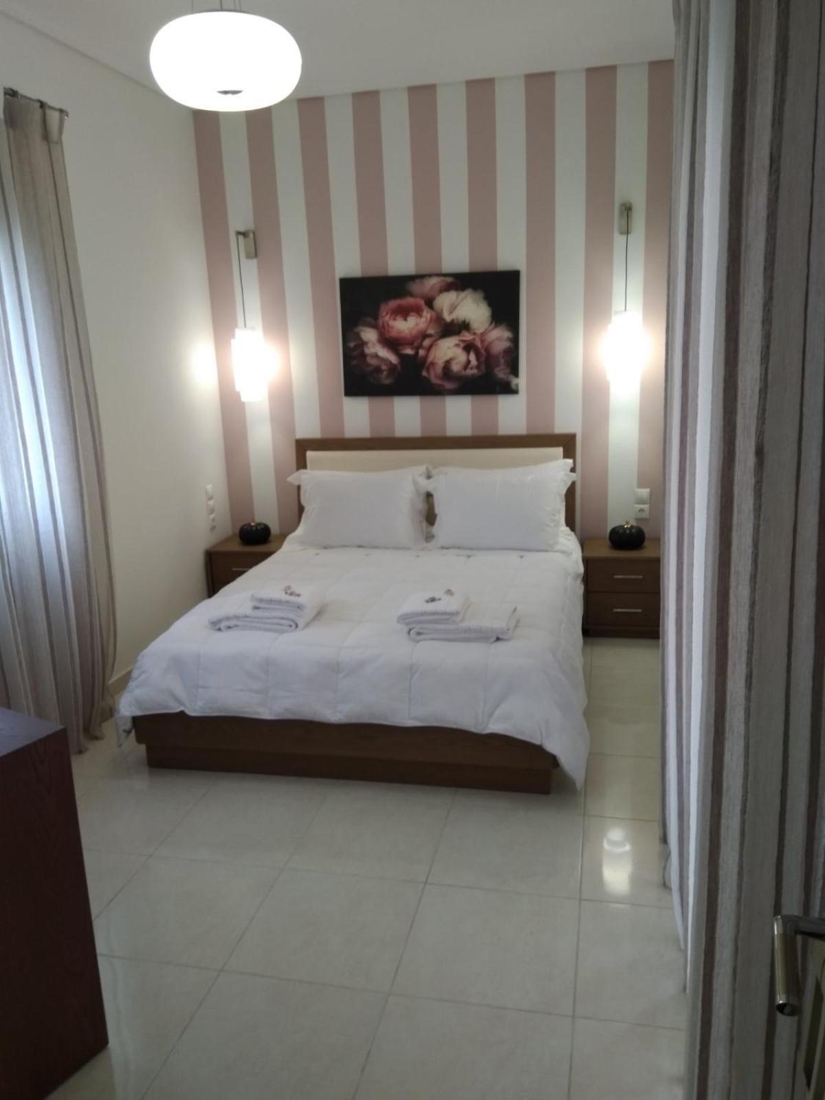 Three-Bedroom Villa - Photo 4