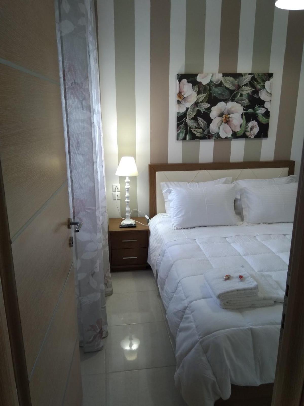 Three-Bedroom Villa - Photo 5
