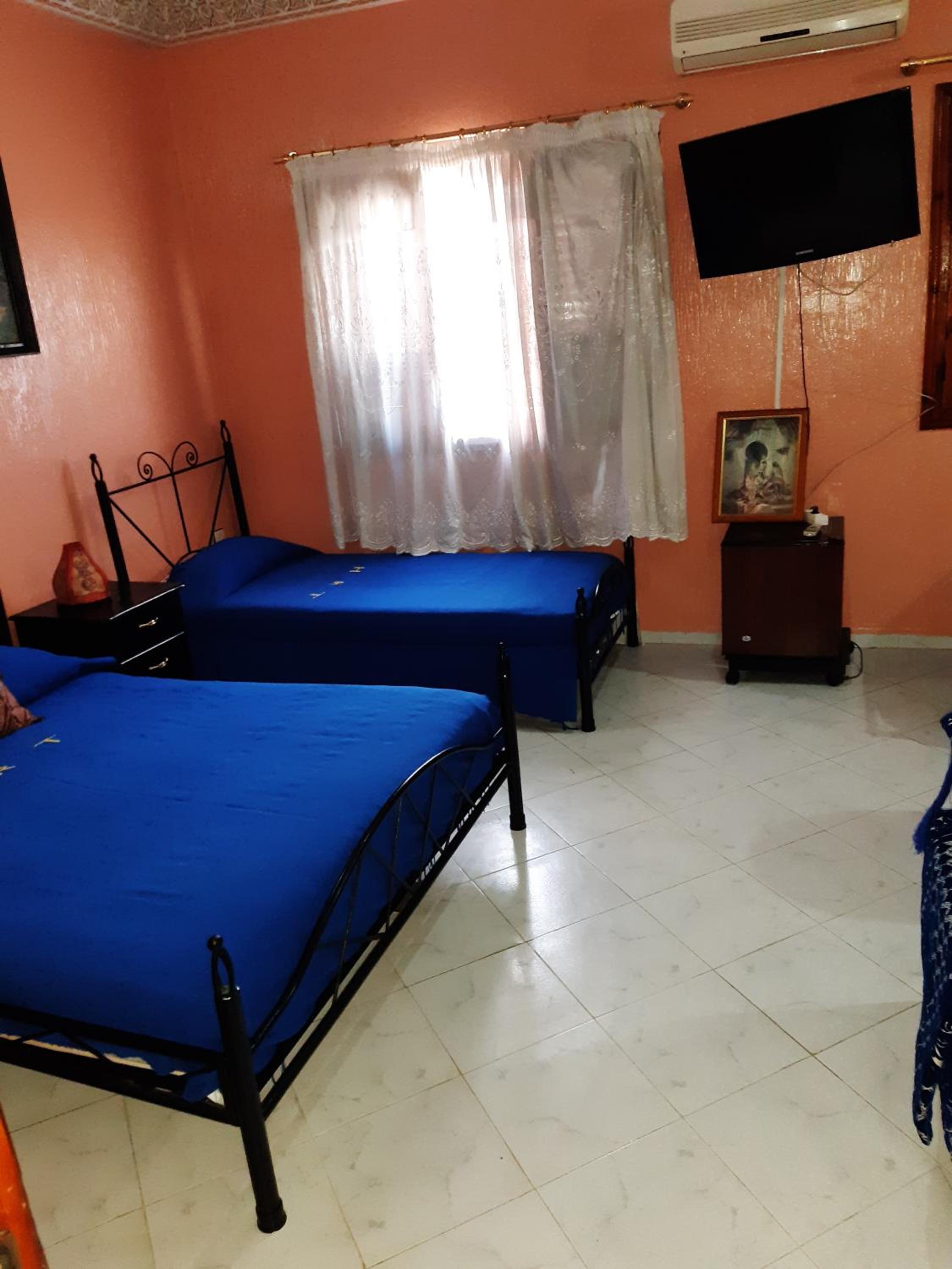 Family Room (2 Adults + 2 Children)