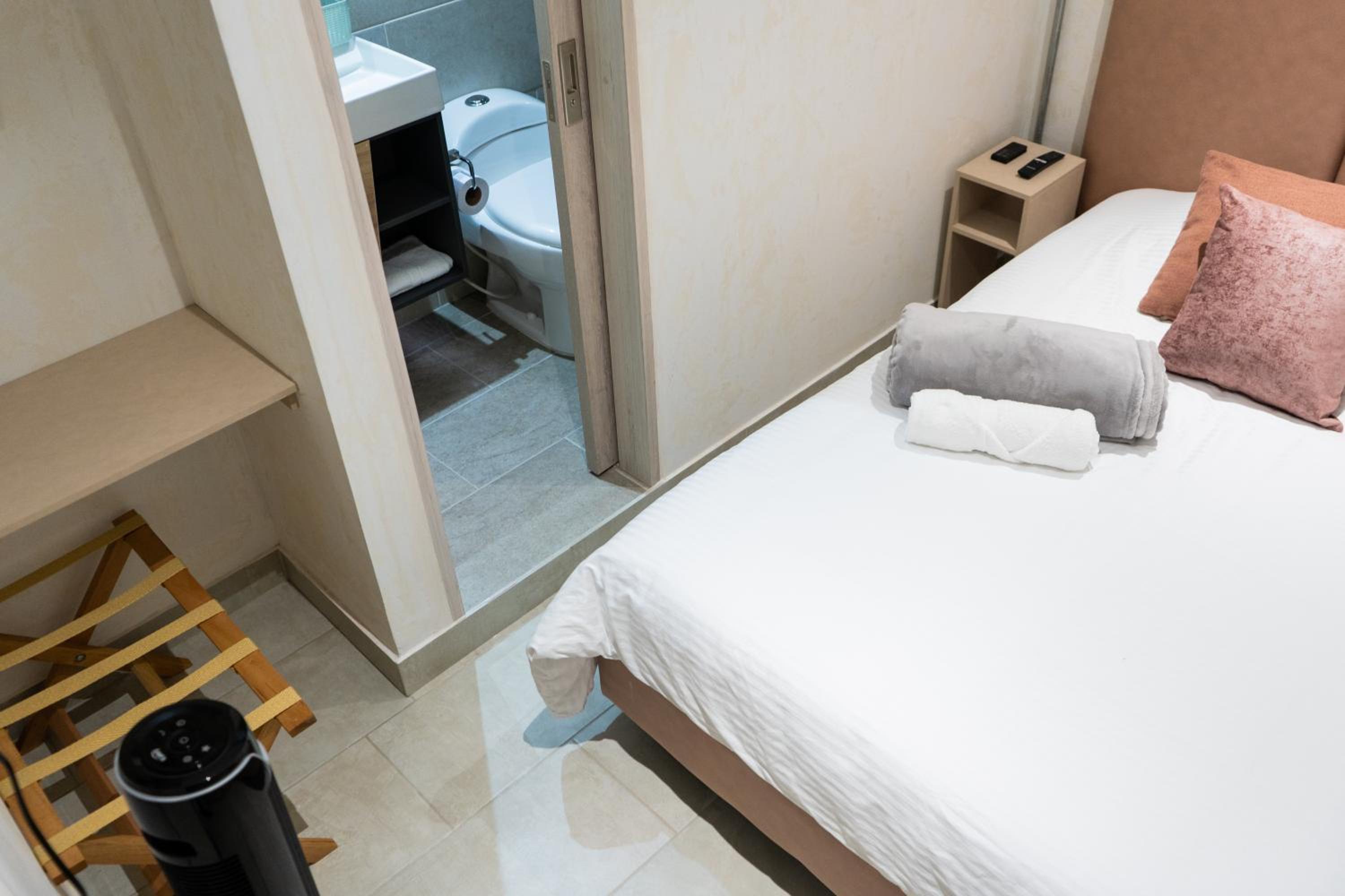 Single Room with Bathroom photo 3