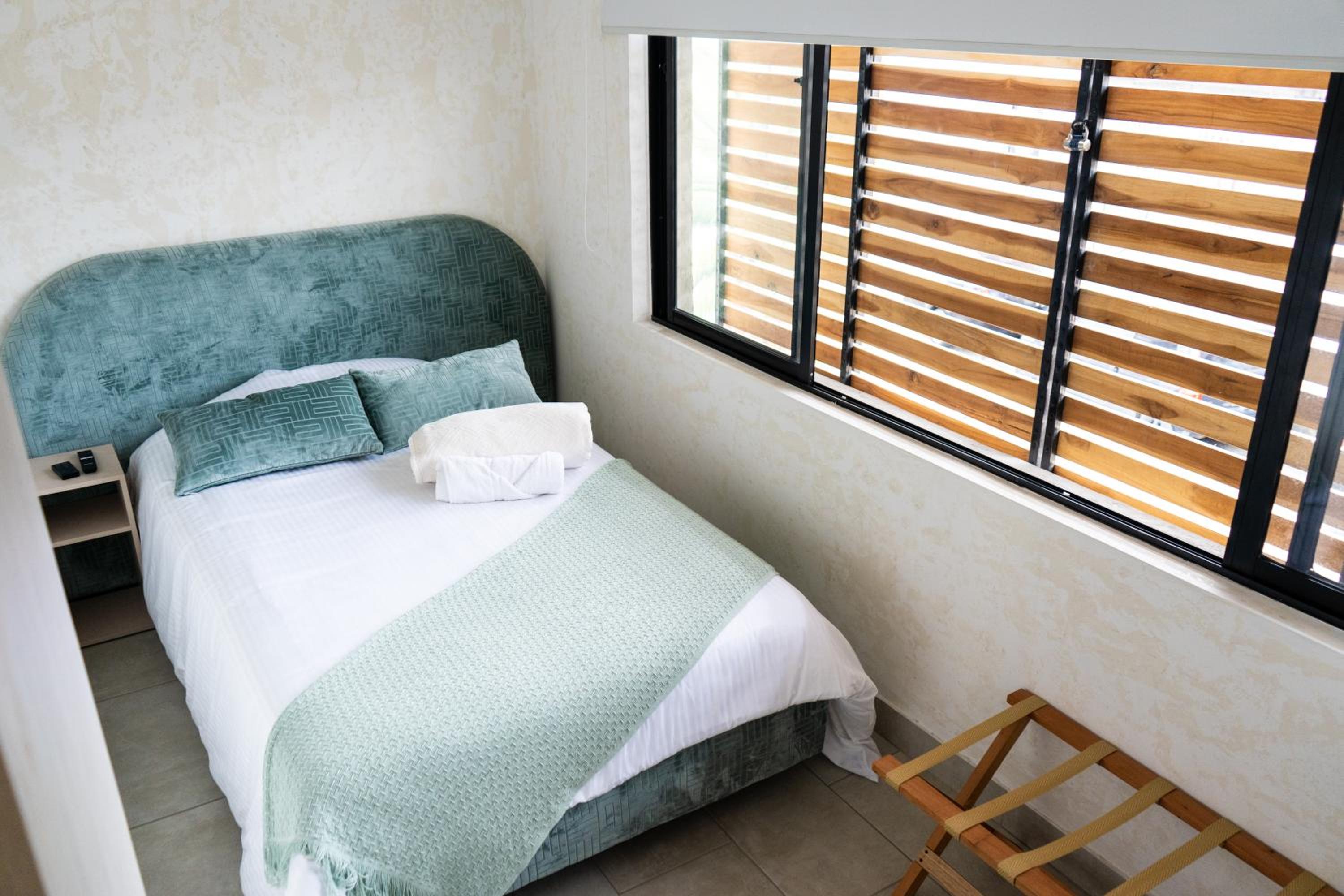 Single Room with Private Bathroom photo 2