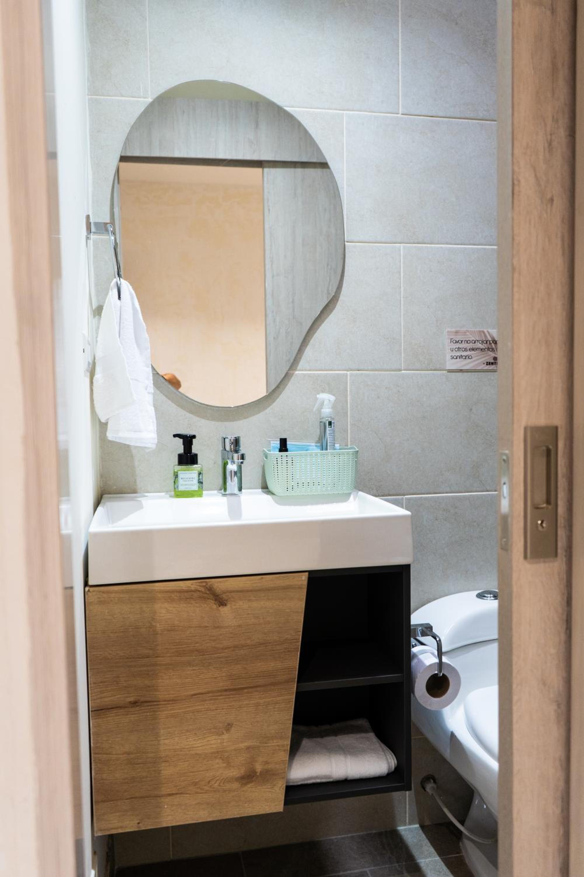 Single Room with Bathroom photo 2