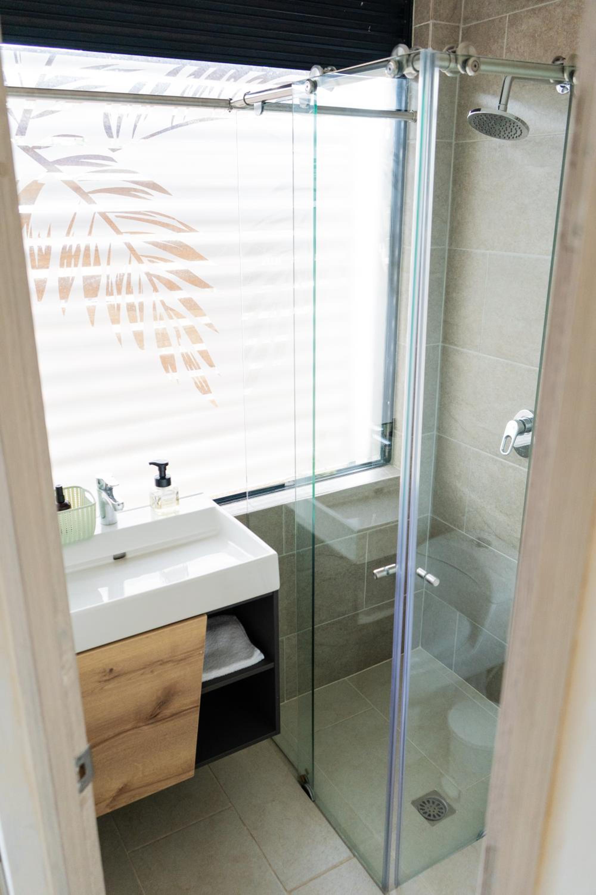 Single Room with Private Bathroom photo 3