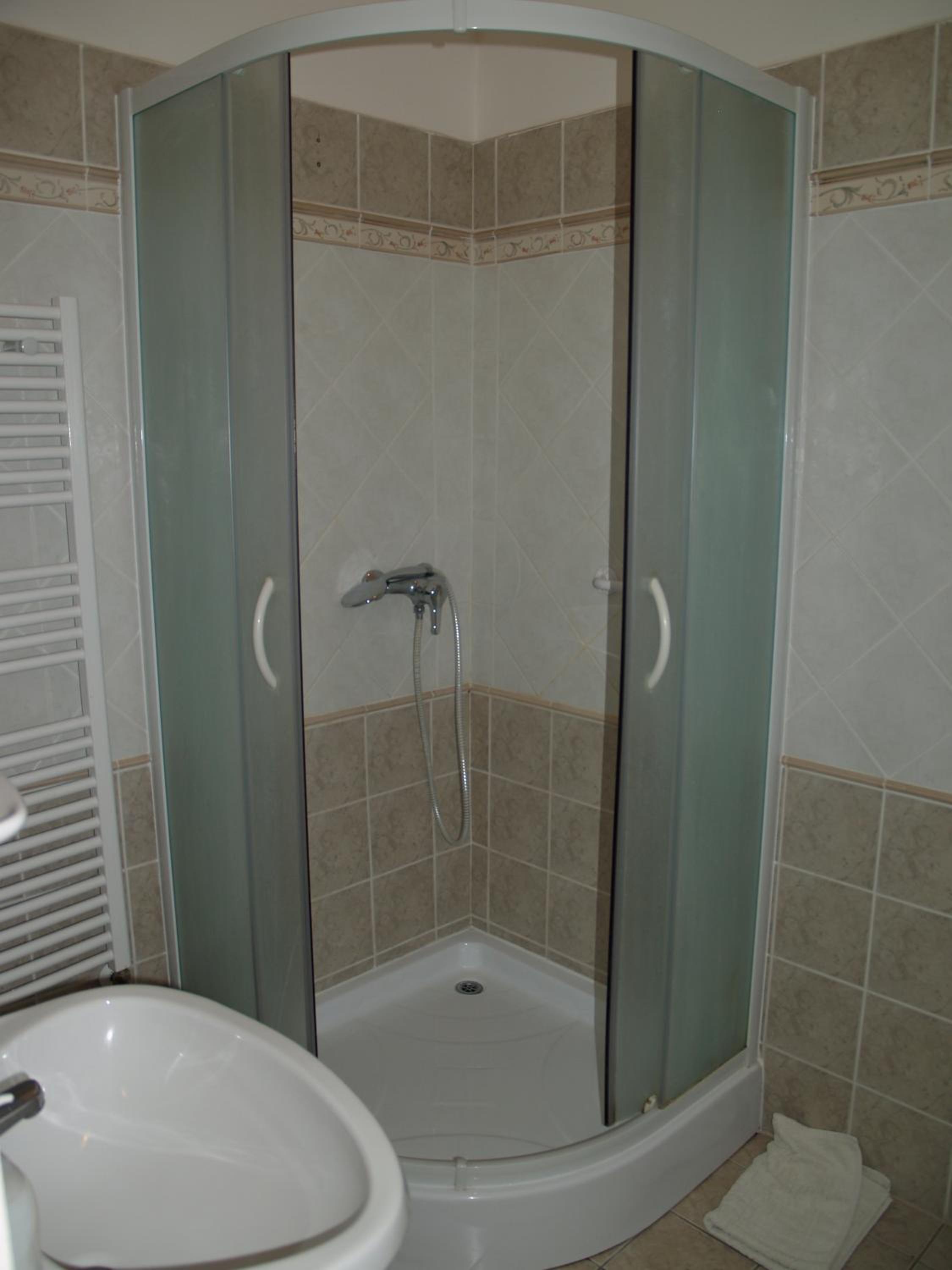 Duplex Quadruple Room - Photo 13