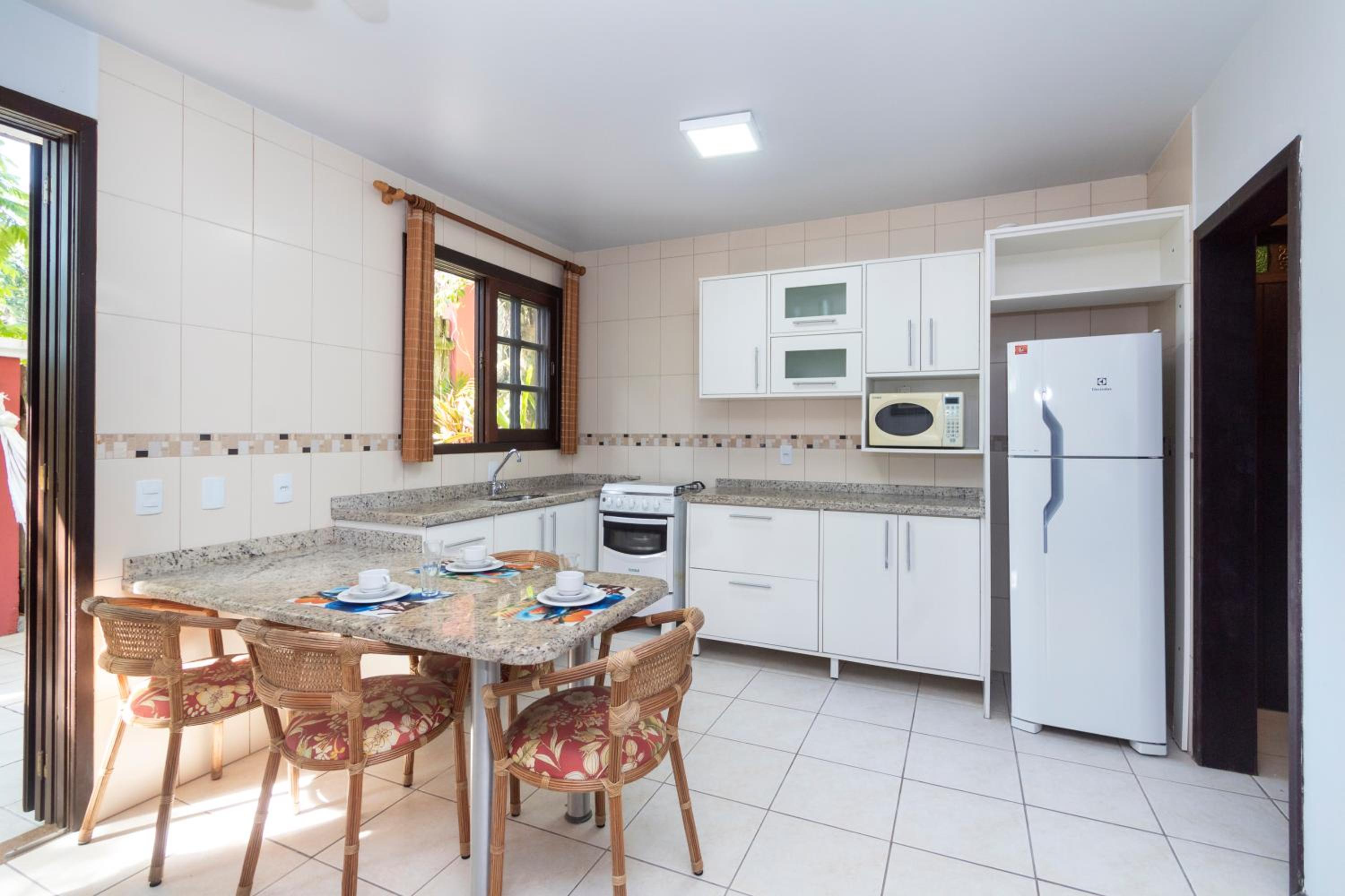 One-Bedroom Bungalow - Photo 4