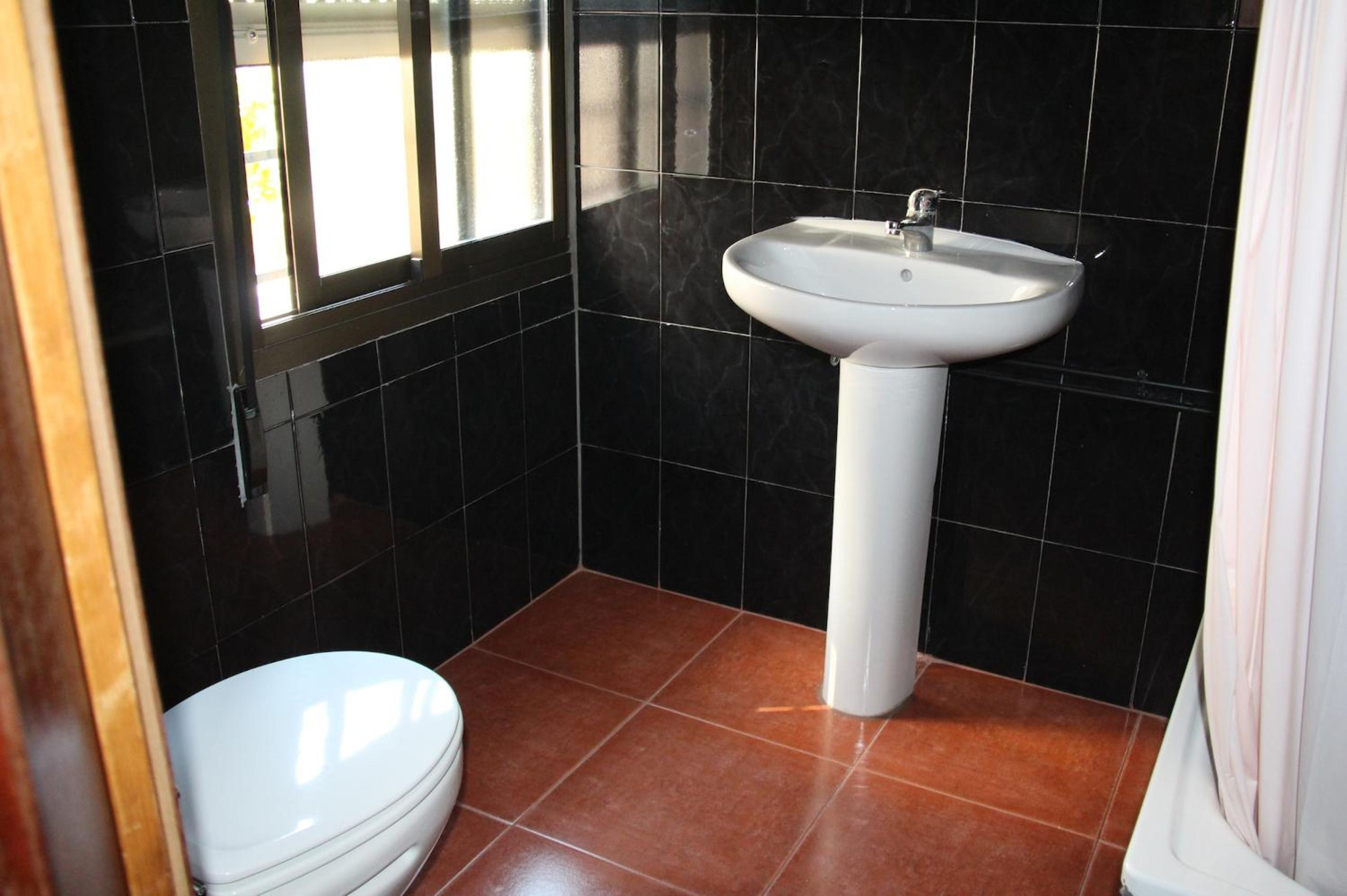 Double Room - Photo 12