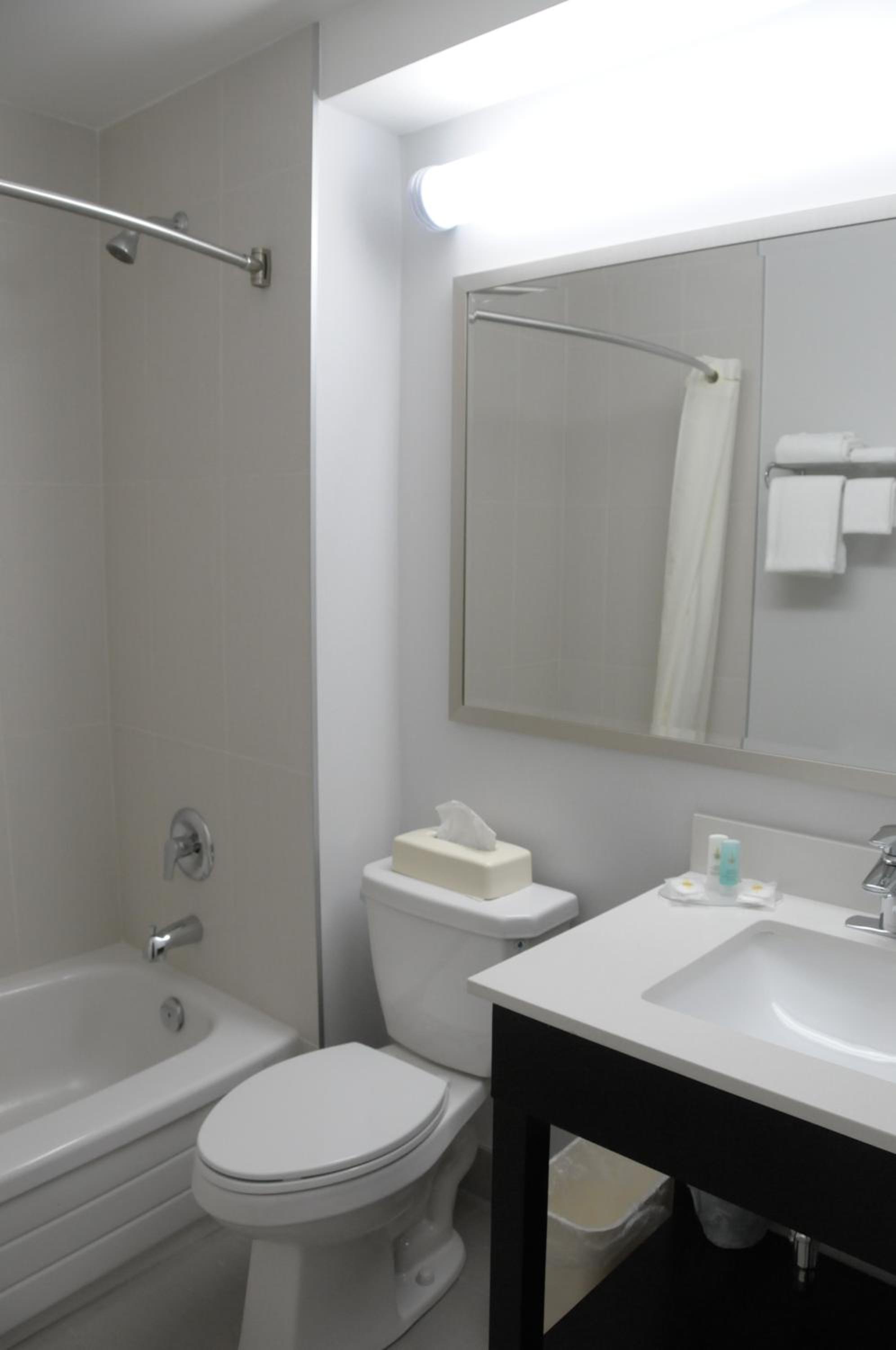 Standard Queen Room - Top Floor - Photo 4