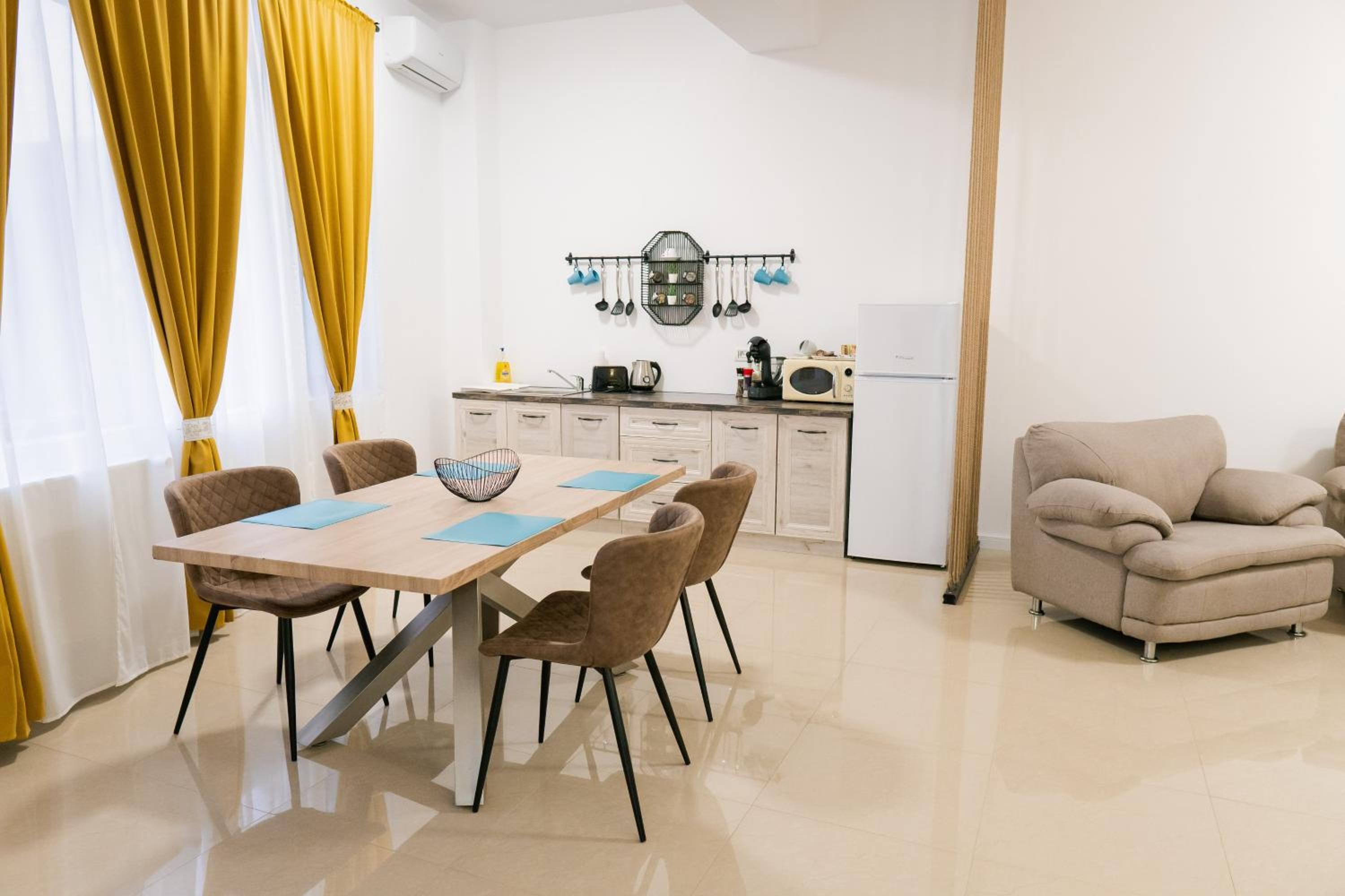 Family Studio - Photo 19