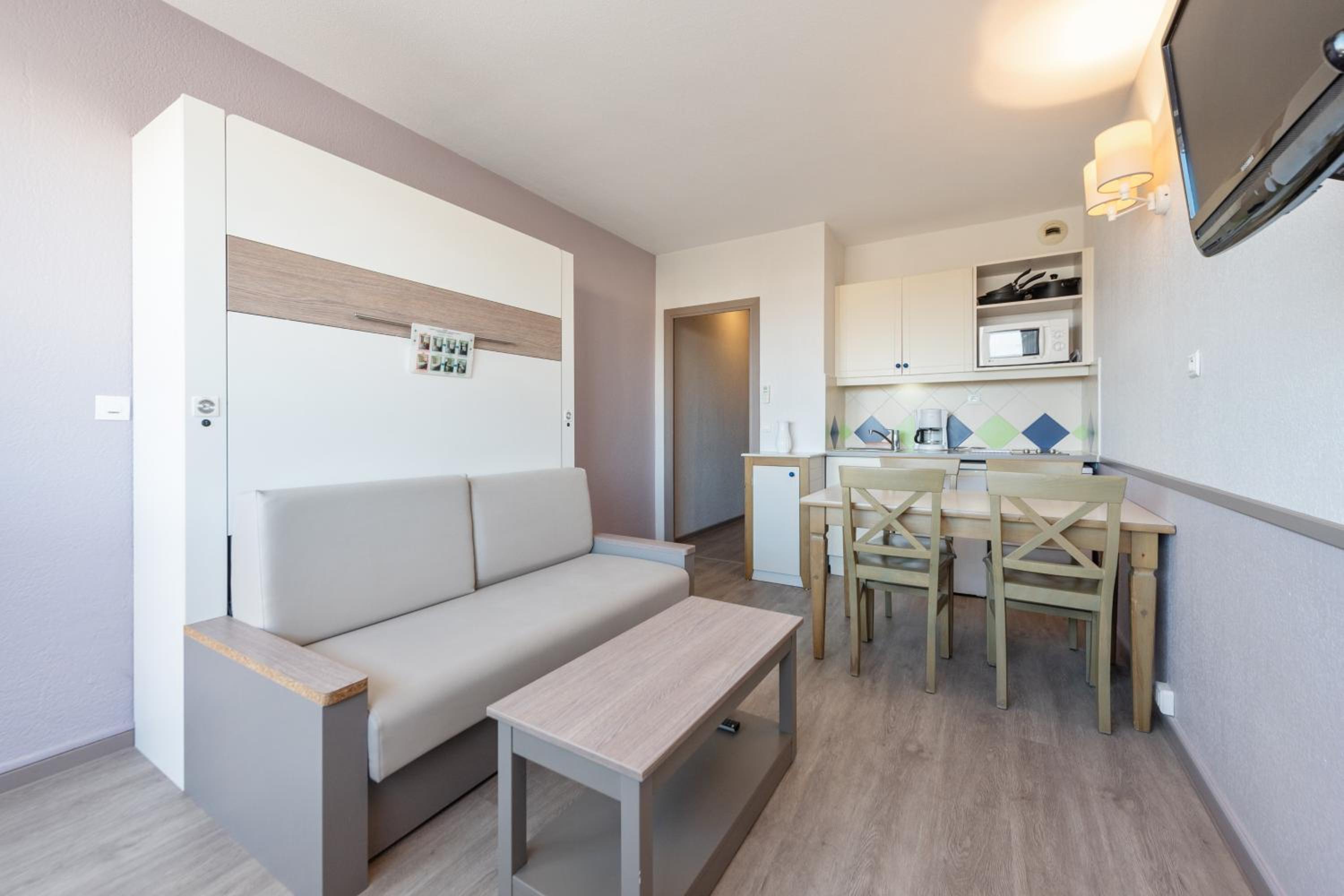 Studio with Sleeping Alcove and Air Conditioning (4 People) - Sea View - Photo 2