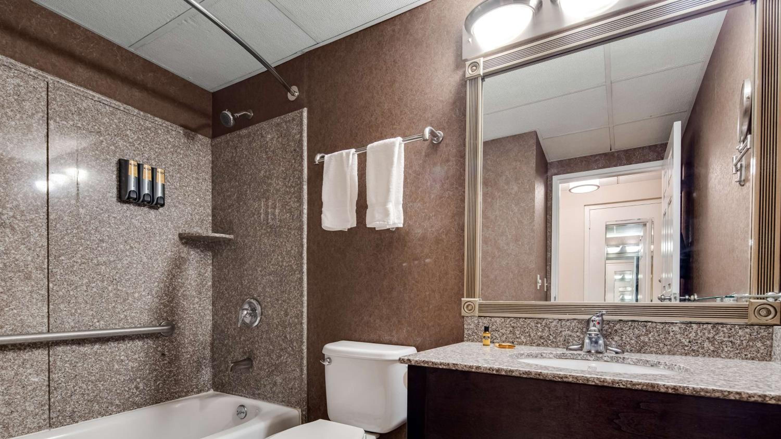 Double Room with Two Double Beds and Bath Tub - Disability Access/Non-Smoking