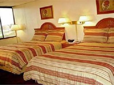 Queen Room with Two Queen Beds - Photo 3